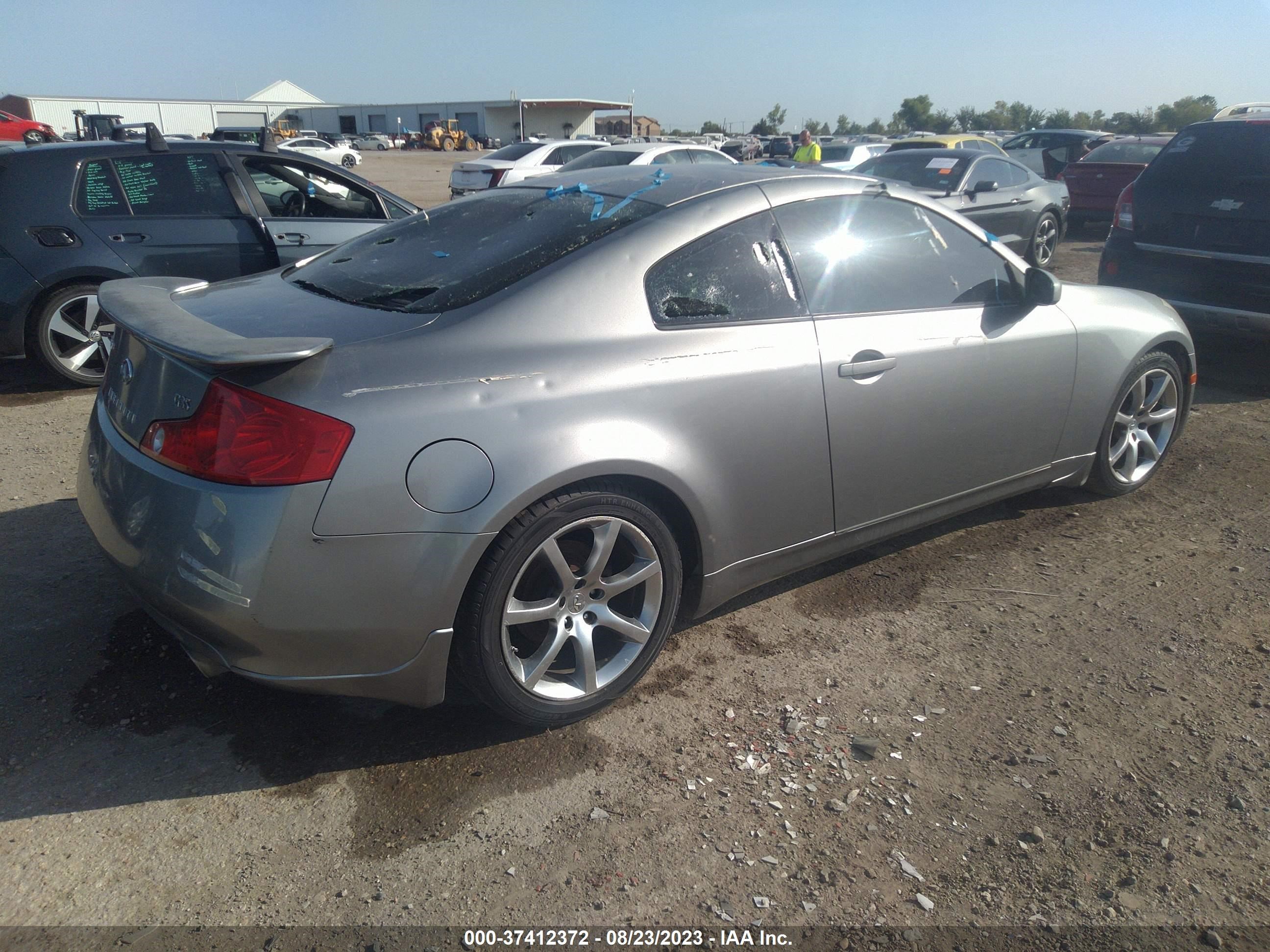 Photo 3 VIN: JNKCV54E44M800430 - INFINITI G 