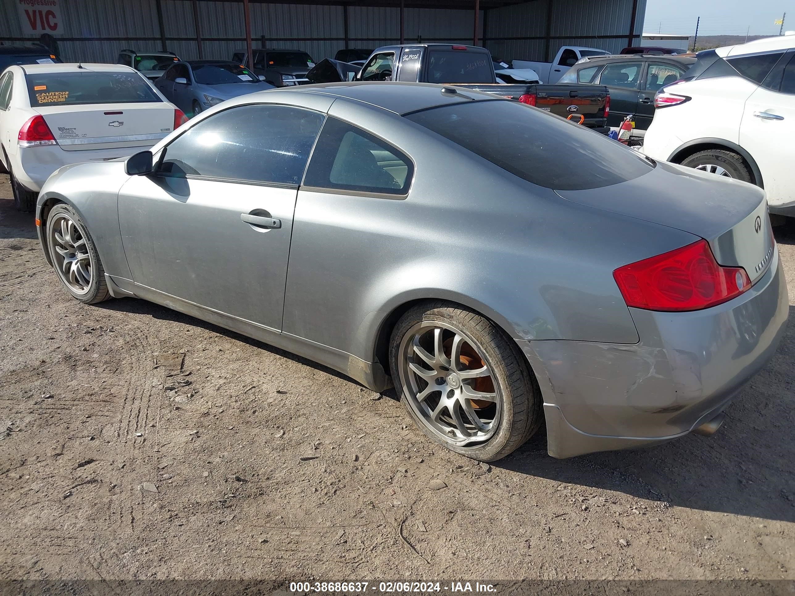 Photo 2 VIN: JNKCV54E65M400175 - INFINITI G 