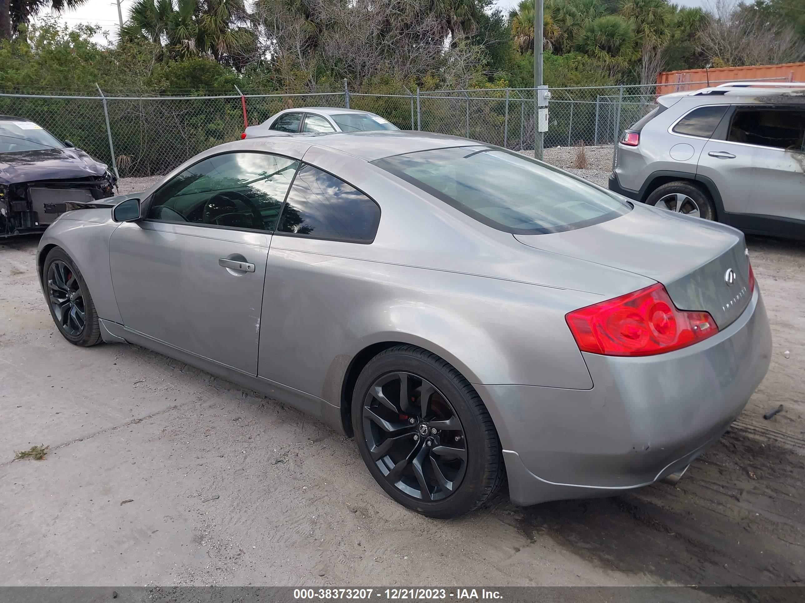 Photo 2 VIN: JNKCV54E67M902512 - INFINITI G 