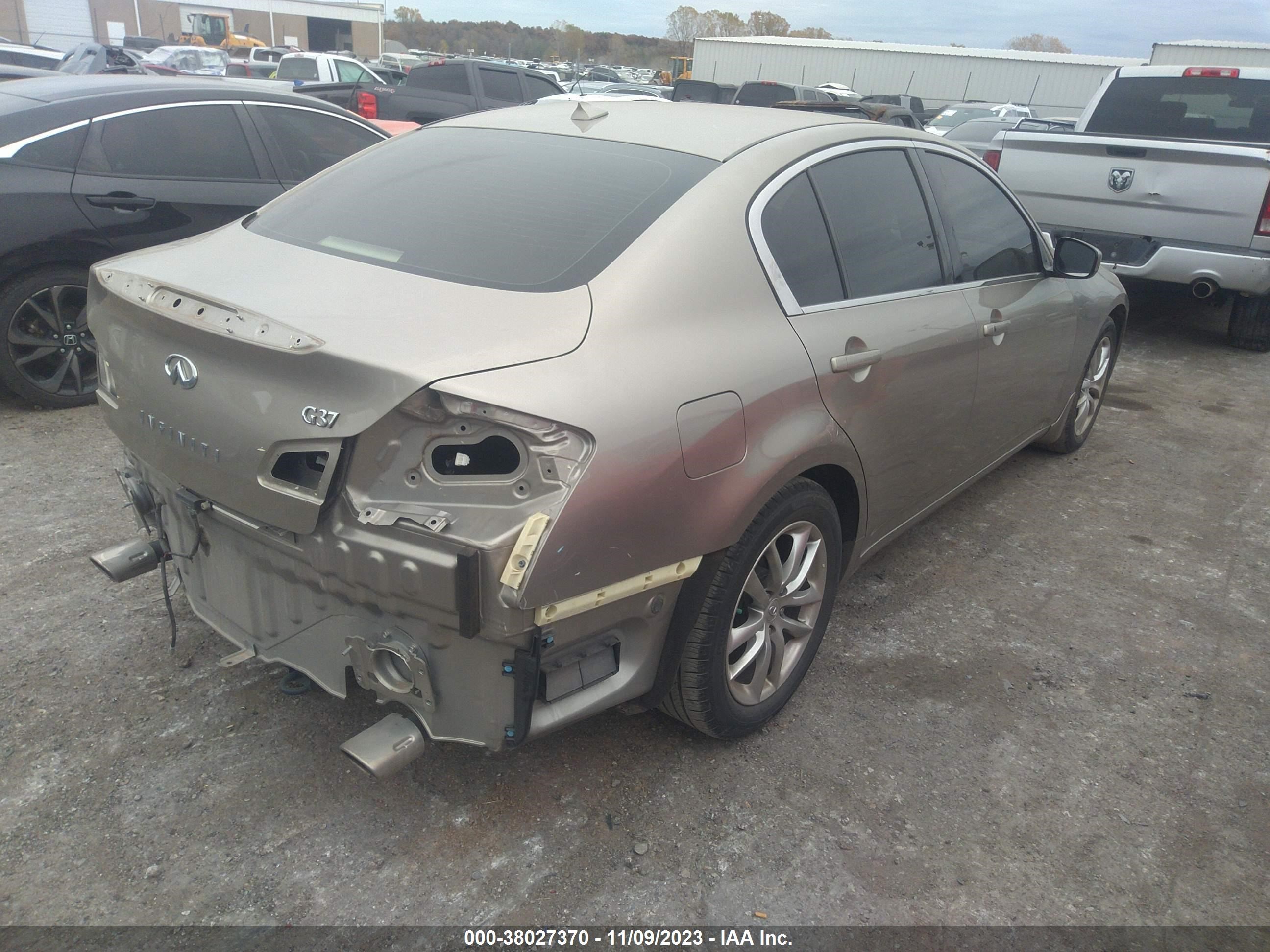 Photo 3 VIN: JNKCV61E19M302512 - INFINITI G 