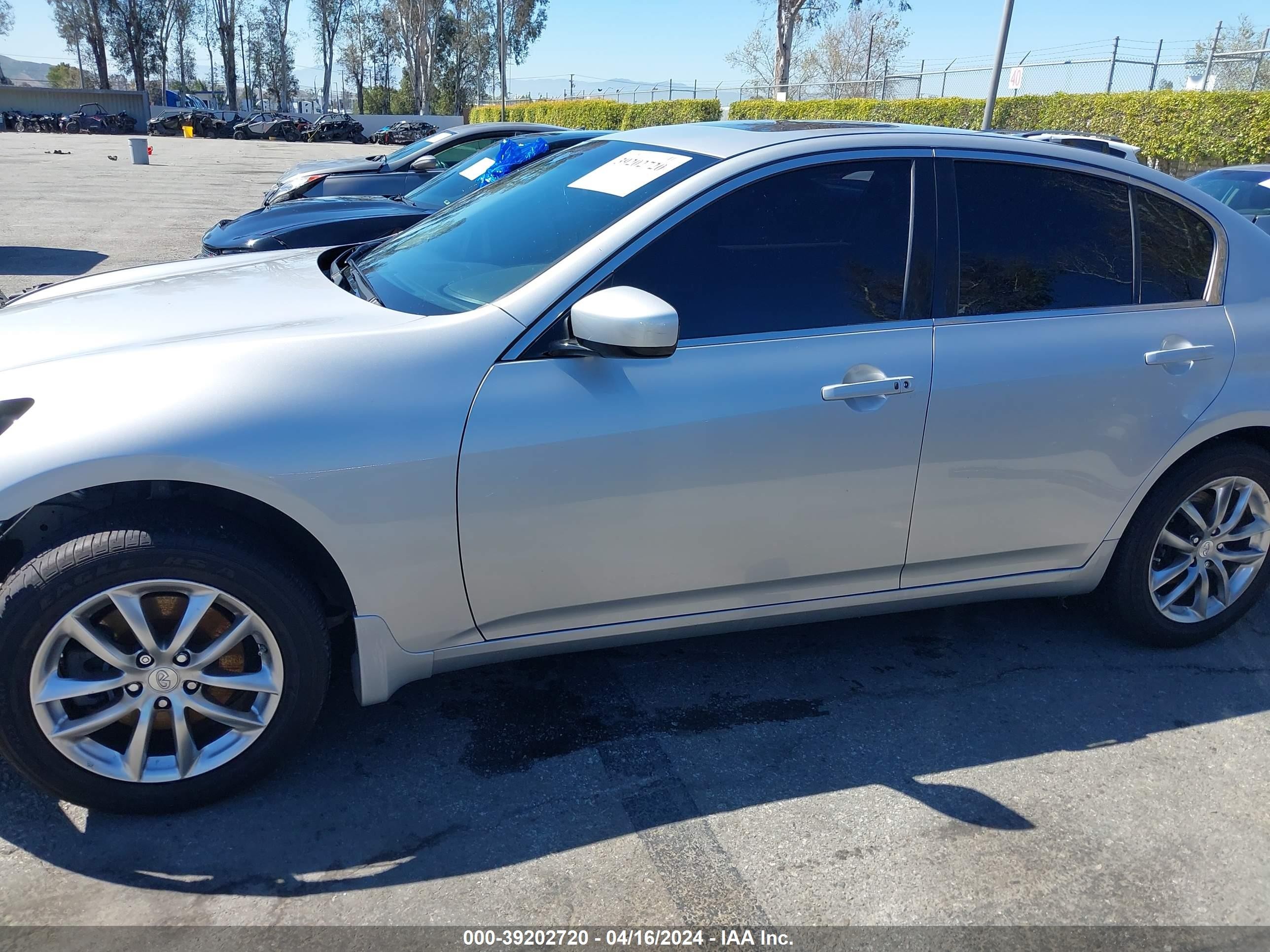 Photo 13 VIN: JNKCV61E19M305877 - INFINITI G 