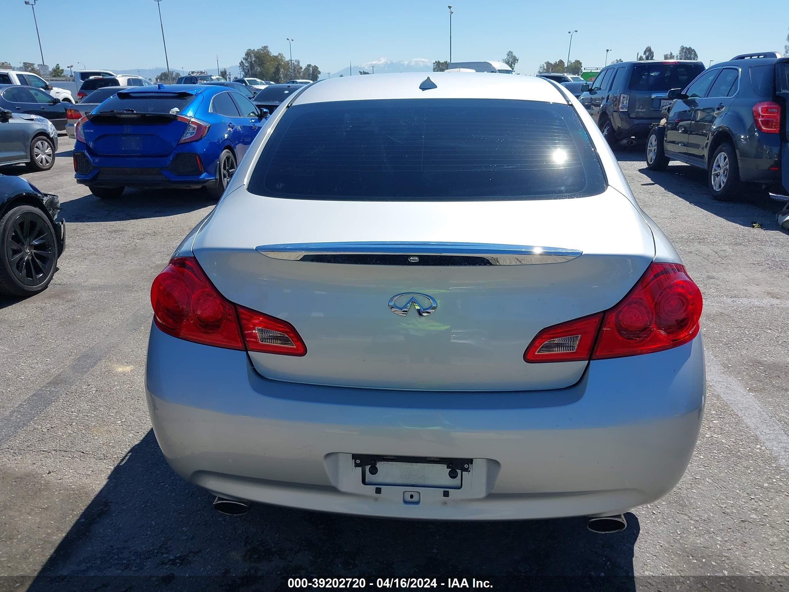 Photo 15 VIN: JNKCV61E19M305877 - INFINITI G 