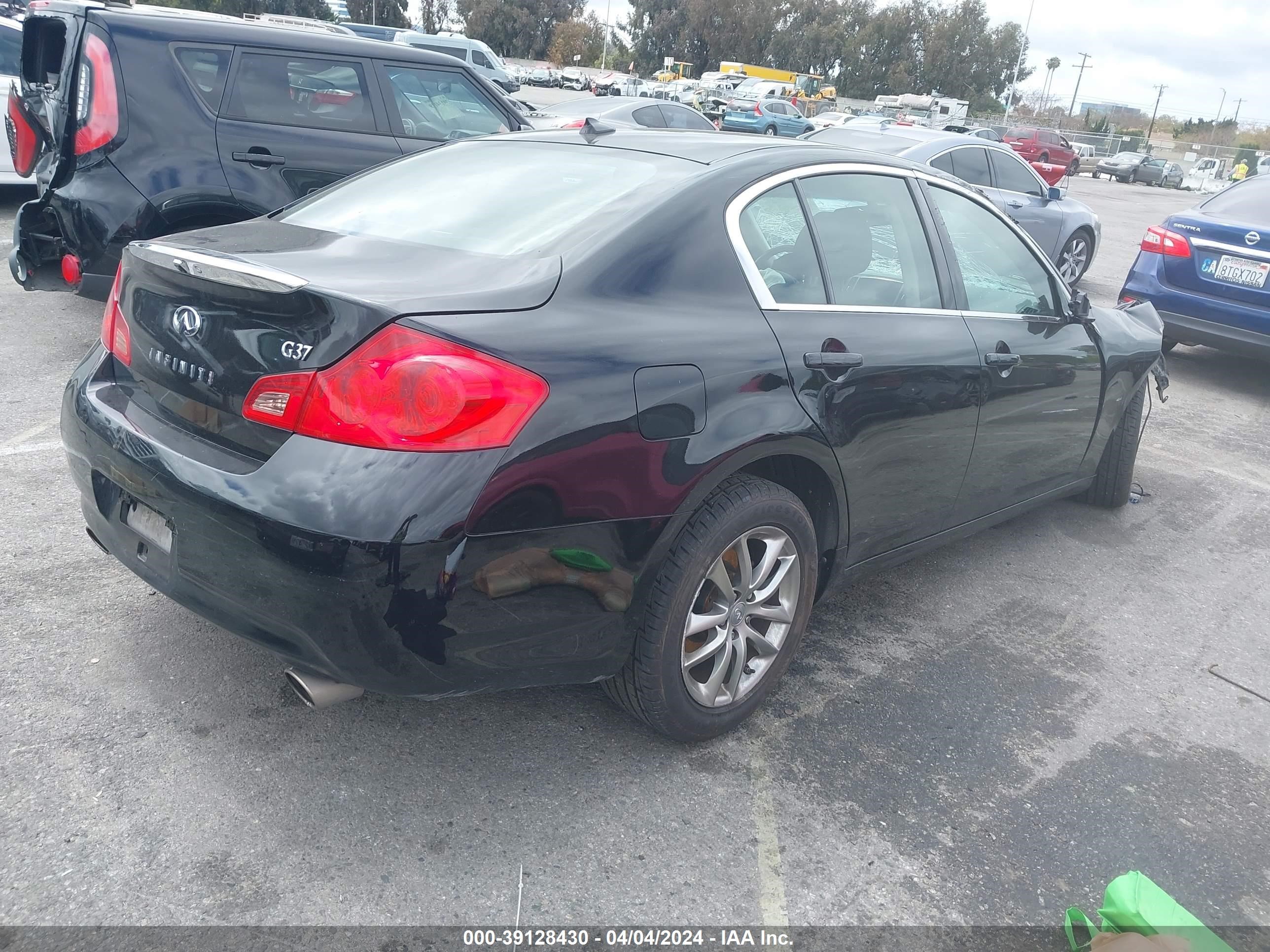 Photo 3 VIN: JNKCV61E49M015164 - INFINITI G 