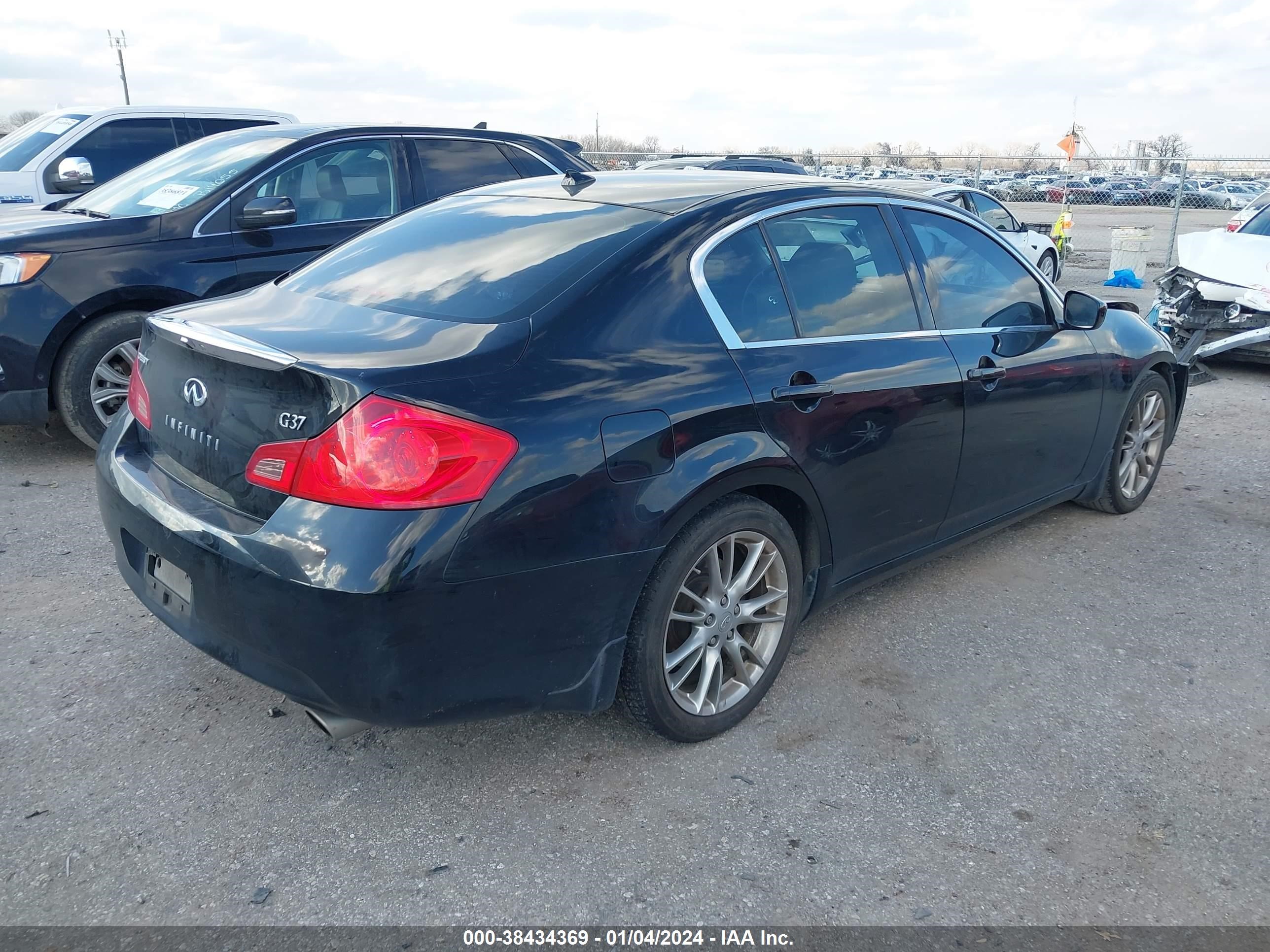 Photo 3 VIN: JNKCV61E79M300909 - INFINITI G 