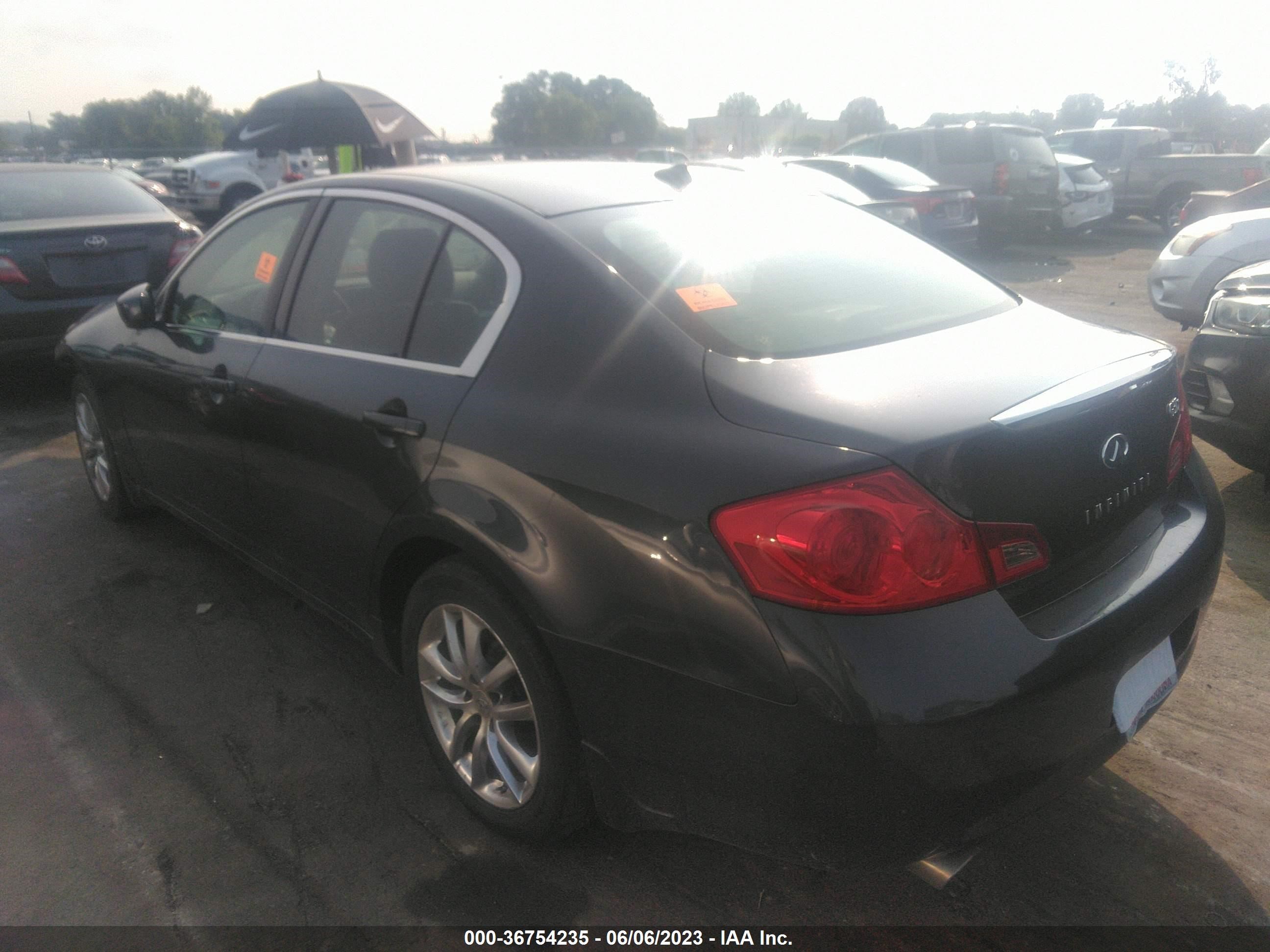 Photo 2 VIN: JNKCV61F39M355589 - INFINITI G 