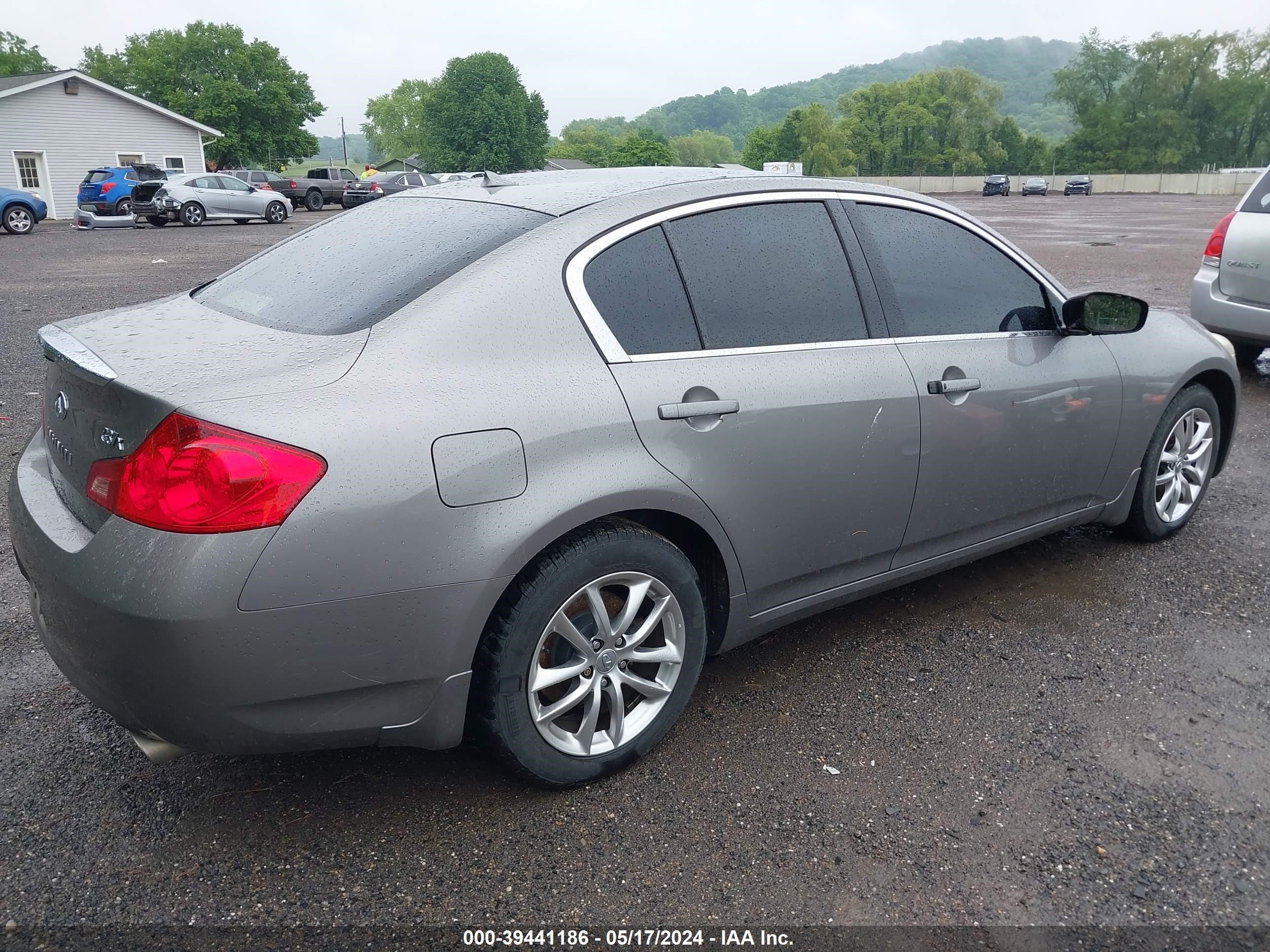 Photo 3 VIN: JNKCV61F49M360638 - INFINITI G 