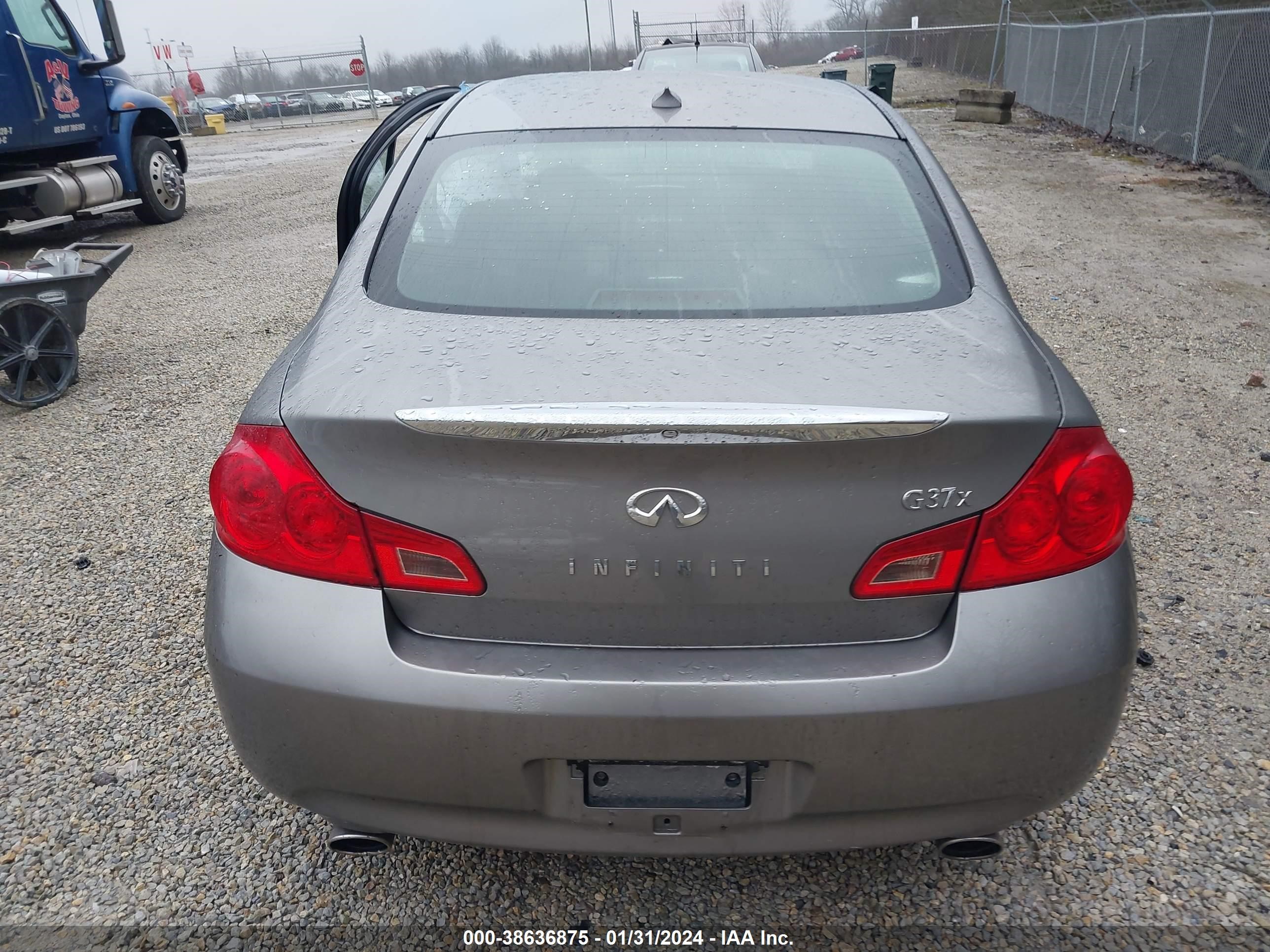 Photo 14 VIN: JNKCV61F89M053070 - INFINITI G 