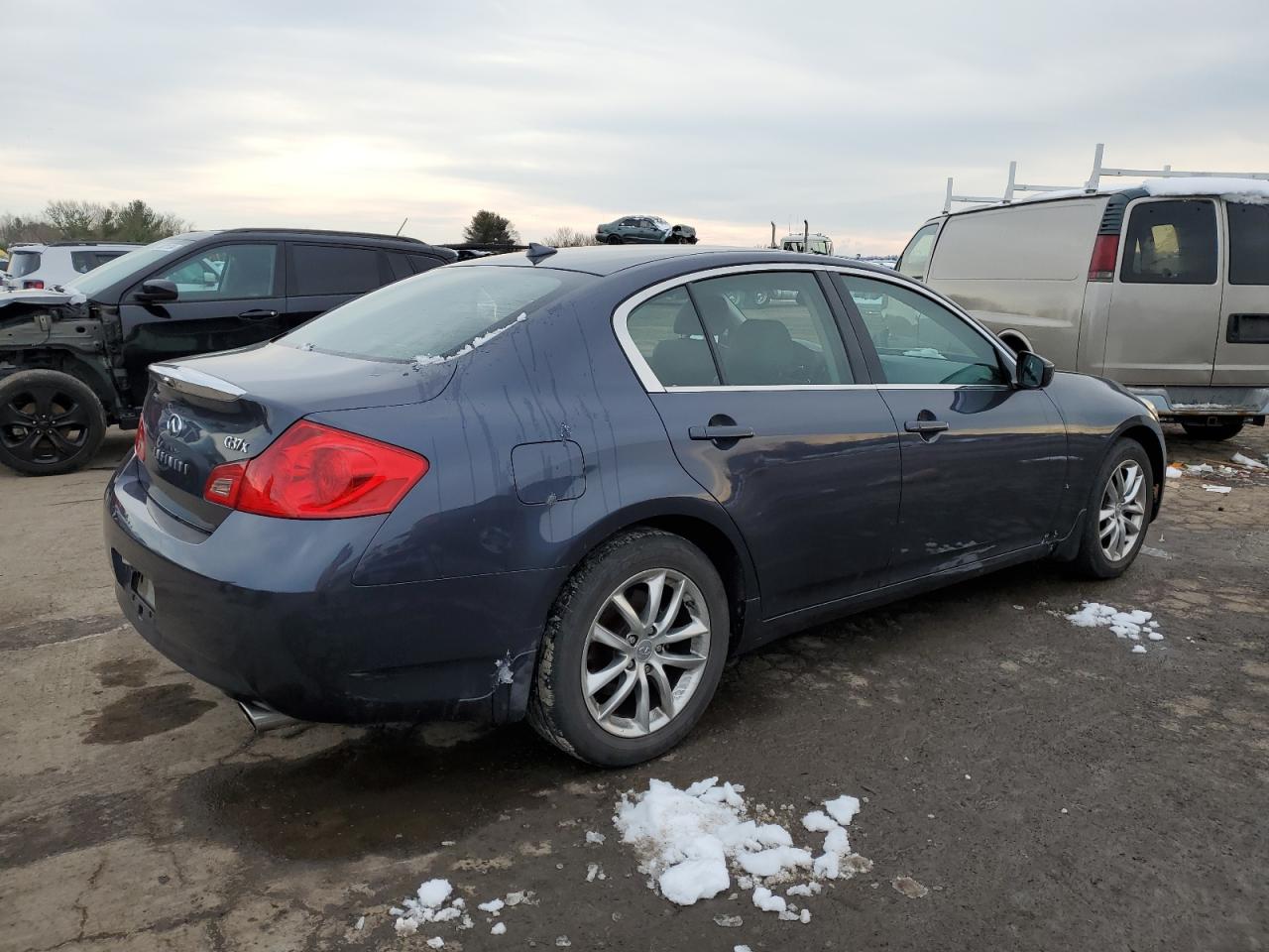 Photo 2 VIN: JNKCV61FX9M351247 - INFINITI G 