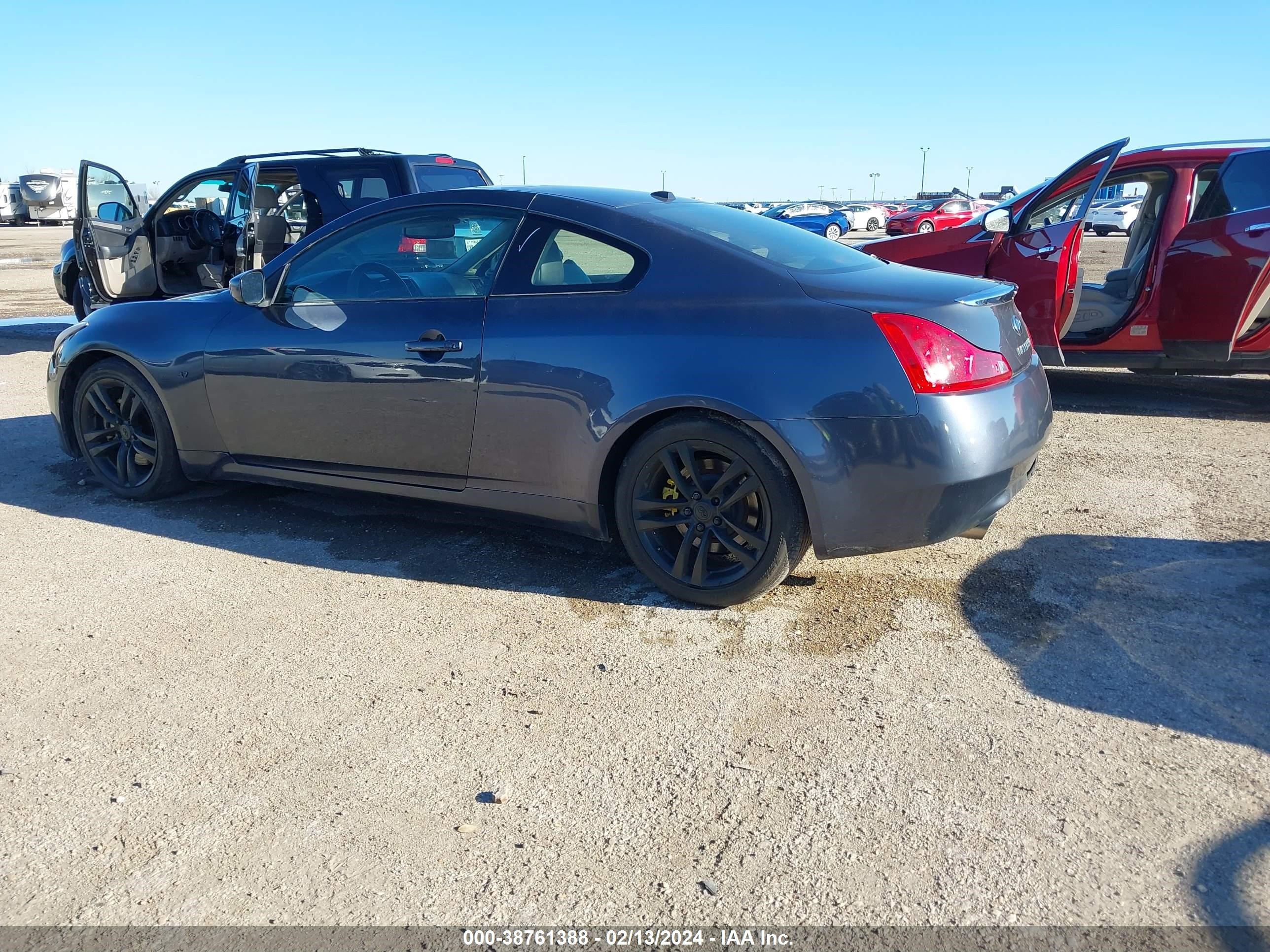 Photo 2 VIN: JNKCV64E18M102241 - INFINITI G 