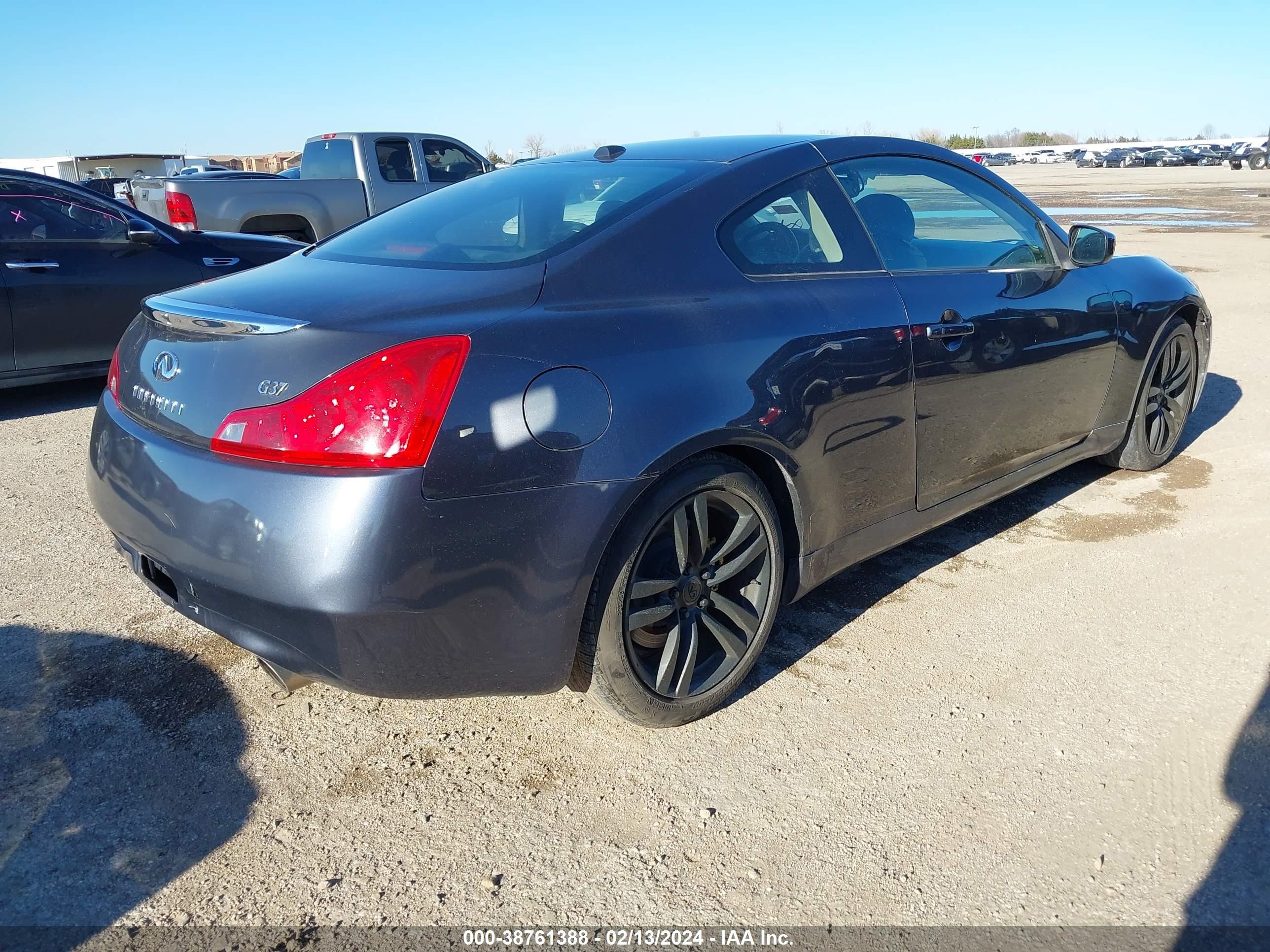 Photo 3 VIN: JNKCV64E18M102241 - INFINITI G 