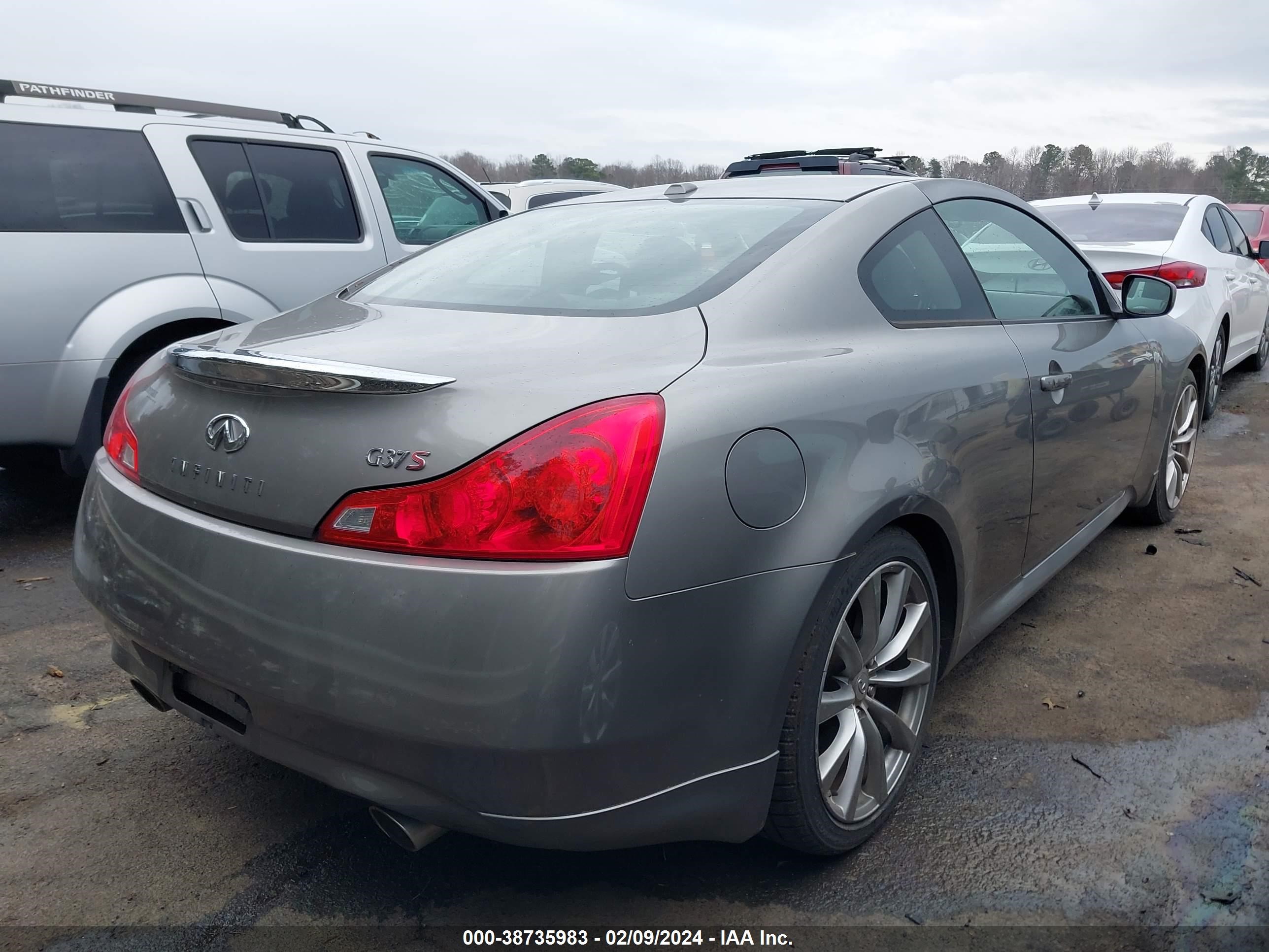 Photo 3 VIN: JNKCV64E18M114065 - INFINITI G 