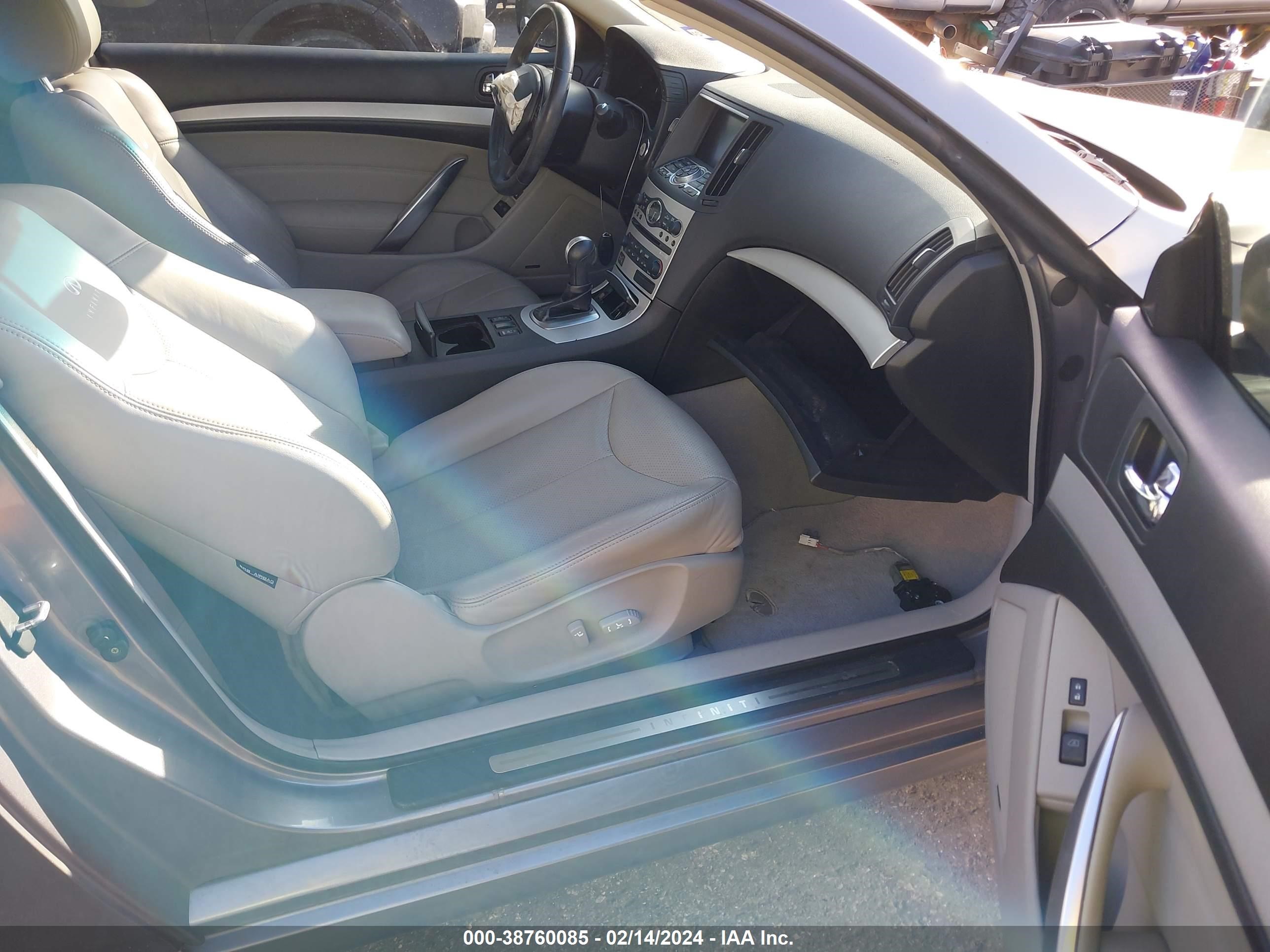 Photo 4 VIN: JNKCV64E18M120237 - INFINITI G 