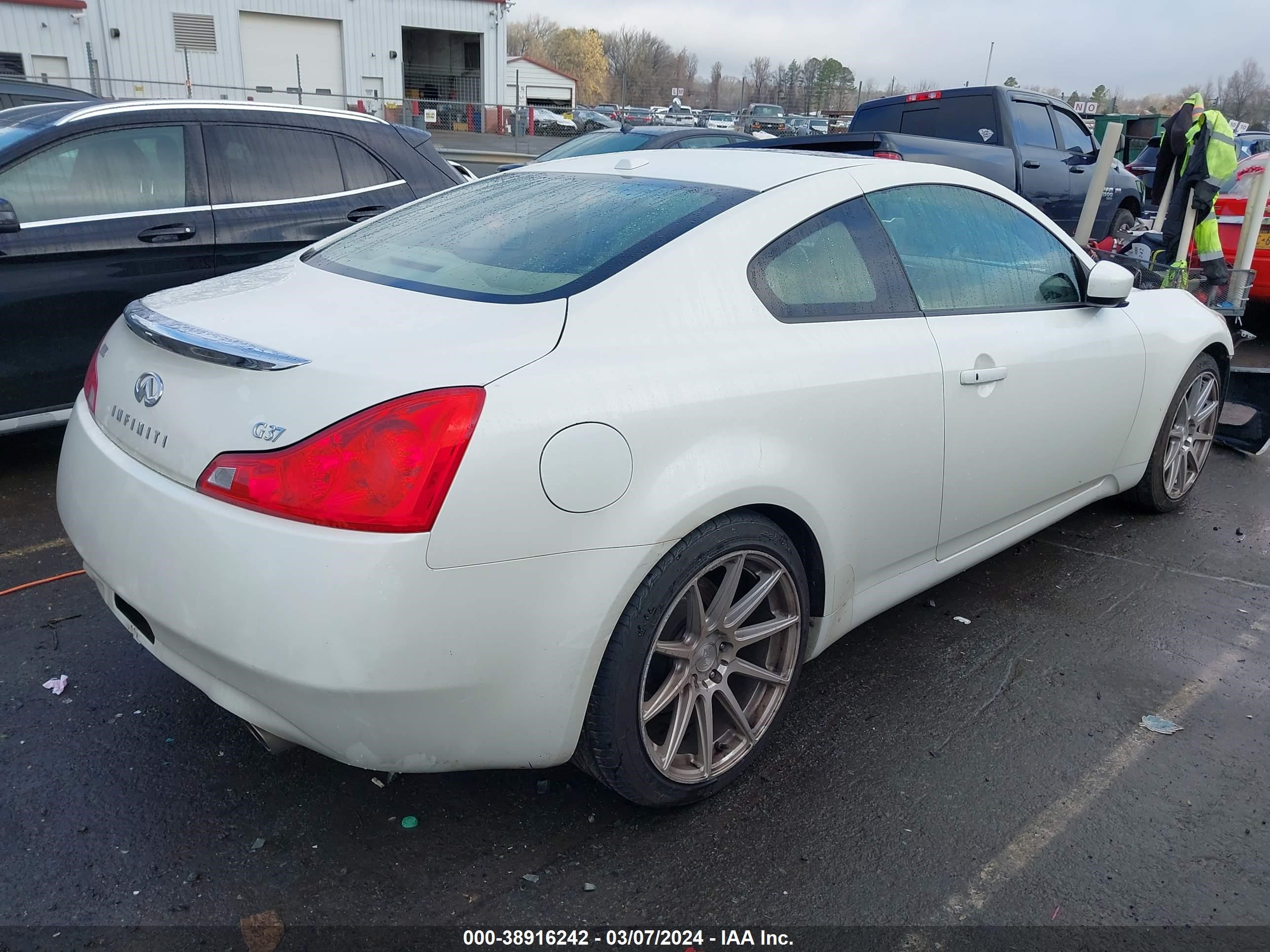 Photo 3 VIN: JNKCV64E38M125150 - INFINITI G 