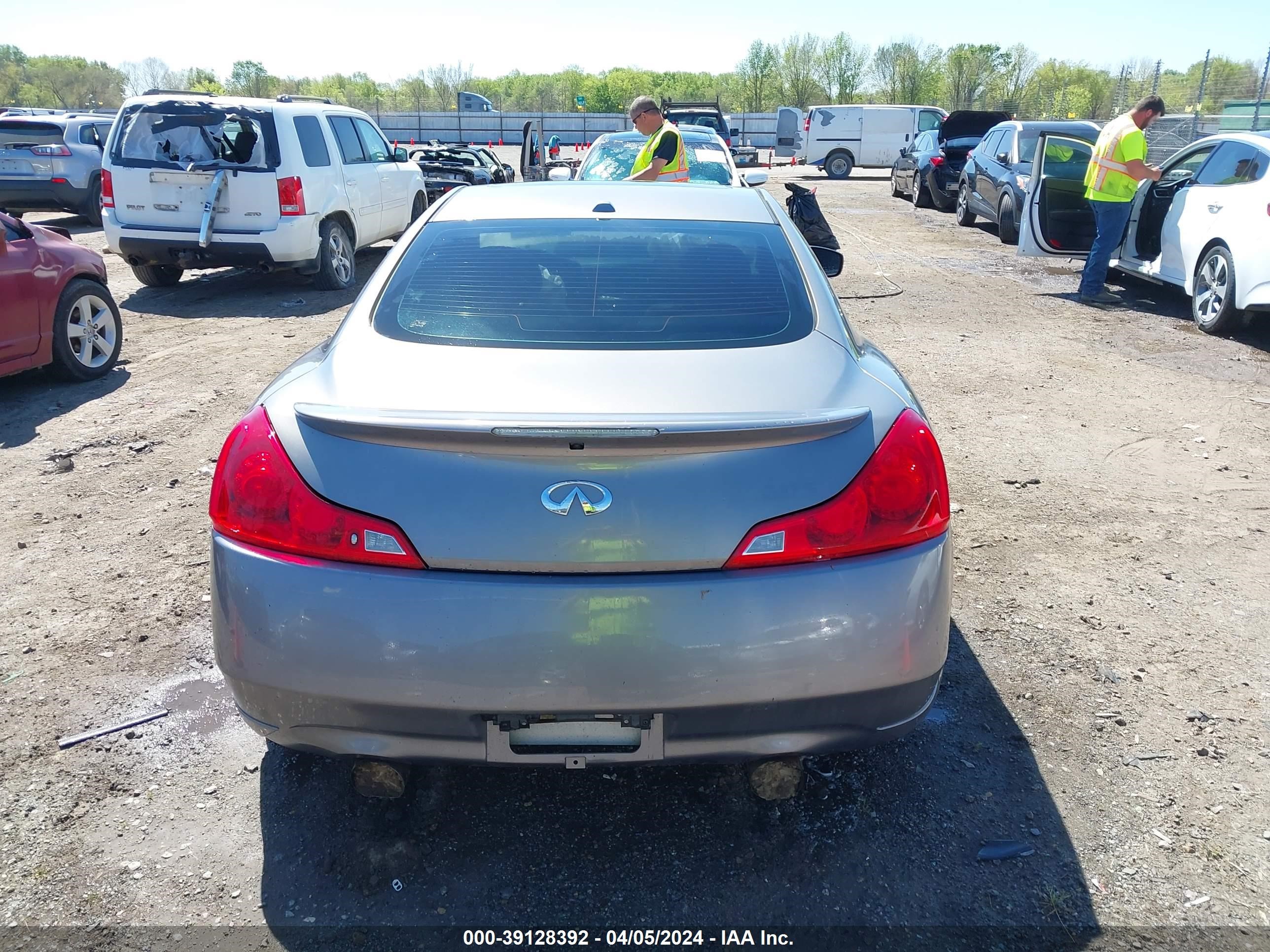 Photo 15 VIN: JNKCV64E48M124492 - INFINITI G 