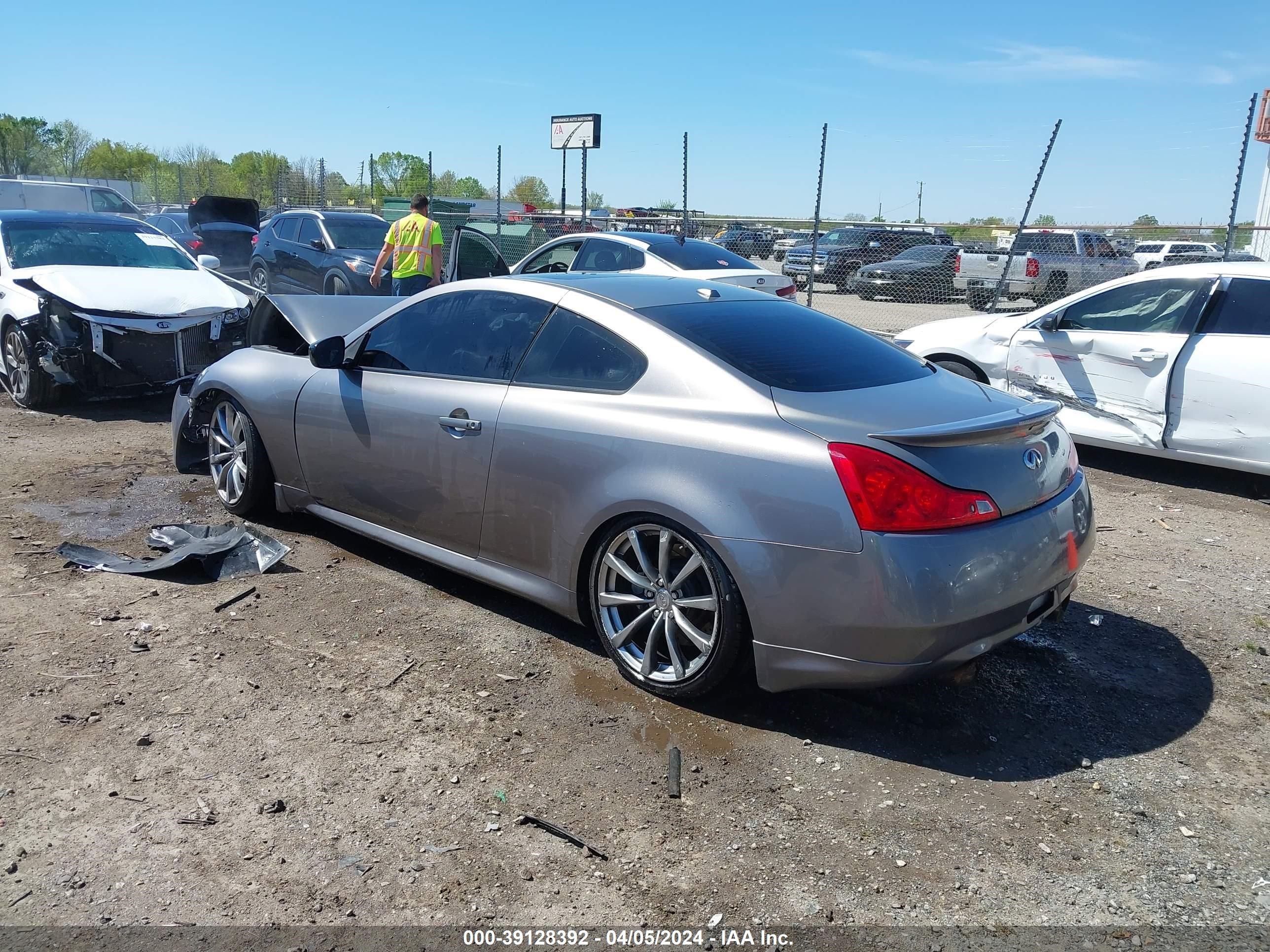 Photo 2 VIN: JNKCV64E48M124492 - INFINITI G 