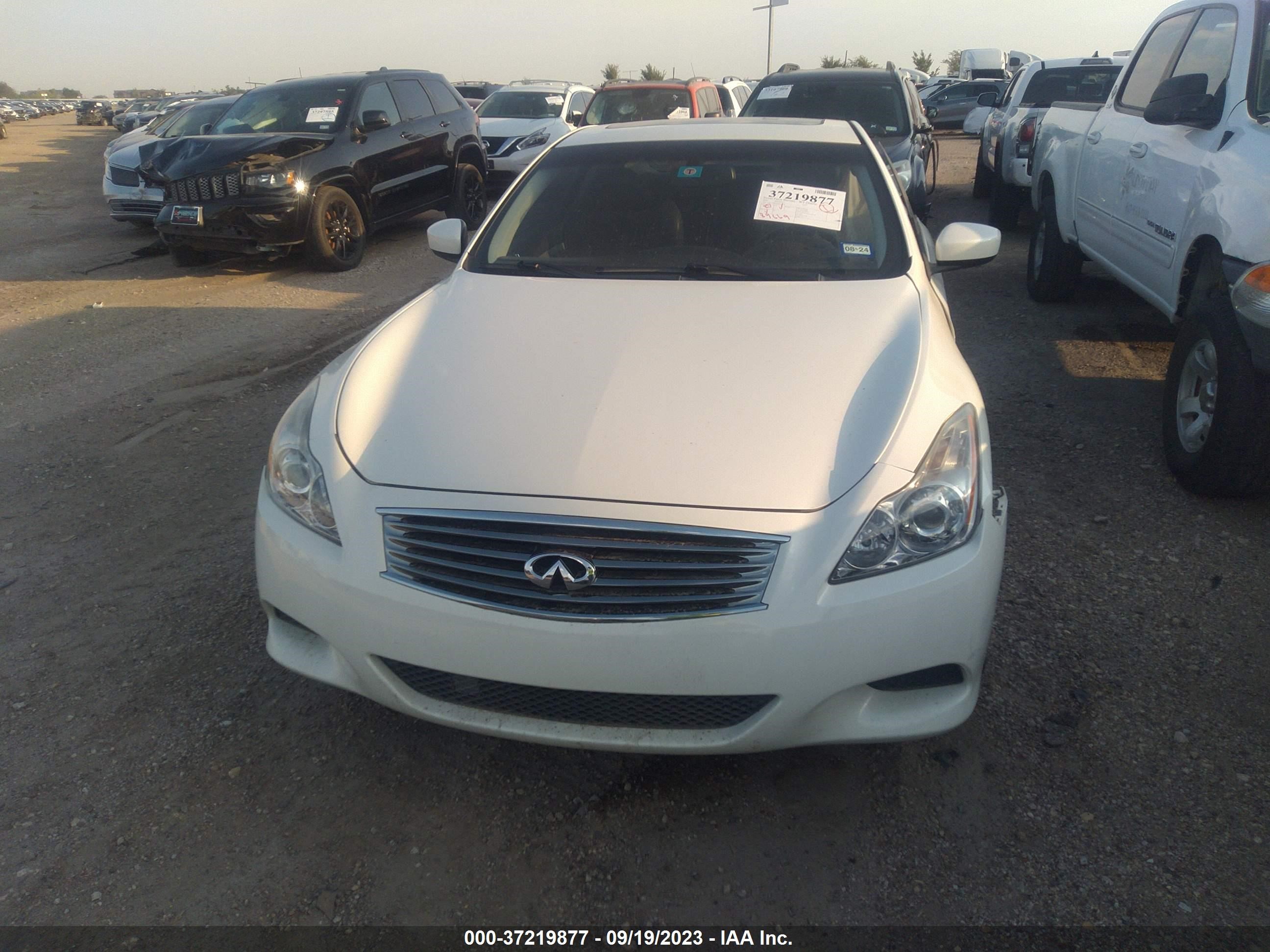 Photo 11 VIN: JNKCV64E68M107628 - INFINITI G 