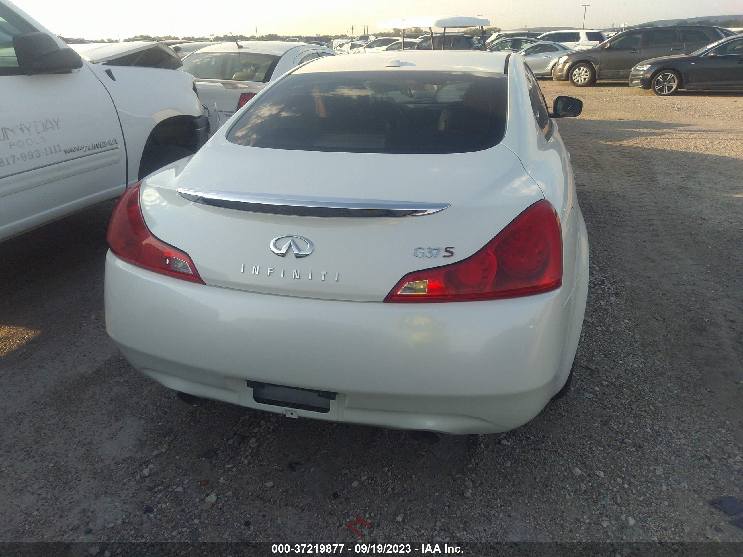 Photo 15 VIN: JNKCV64E68M107628 - INFINITI G 