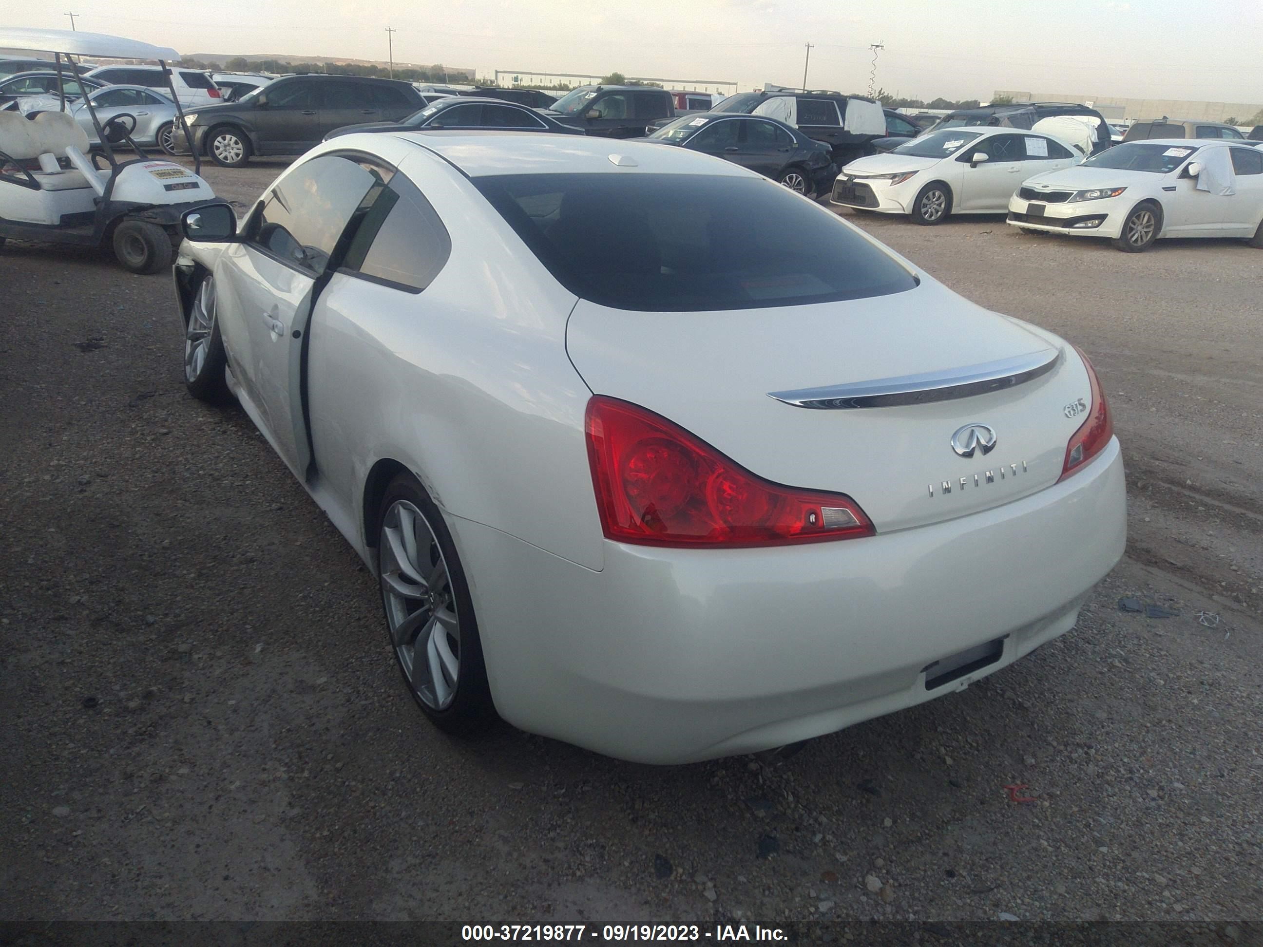 Photo 2 VIN: JNKCV64E68M107628 - INFINITI G 