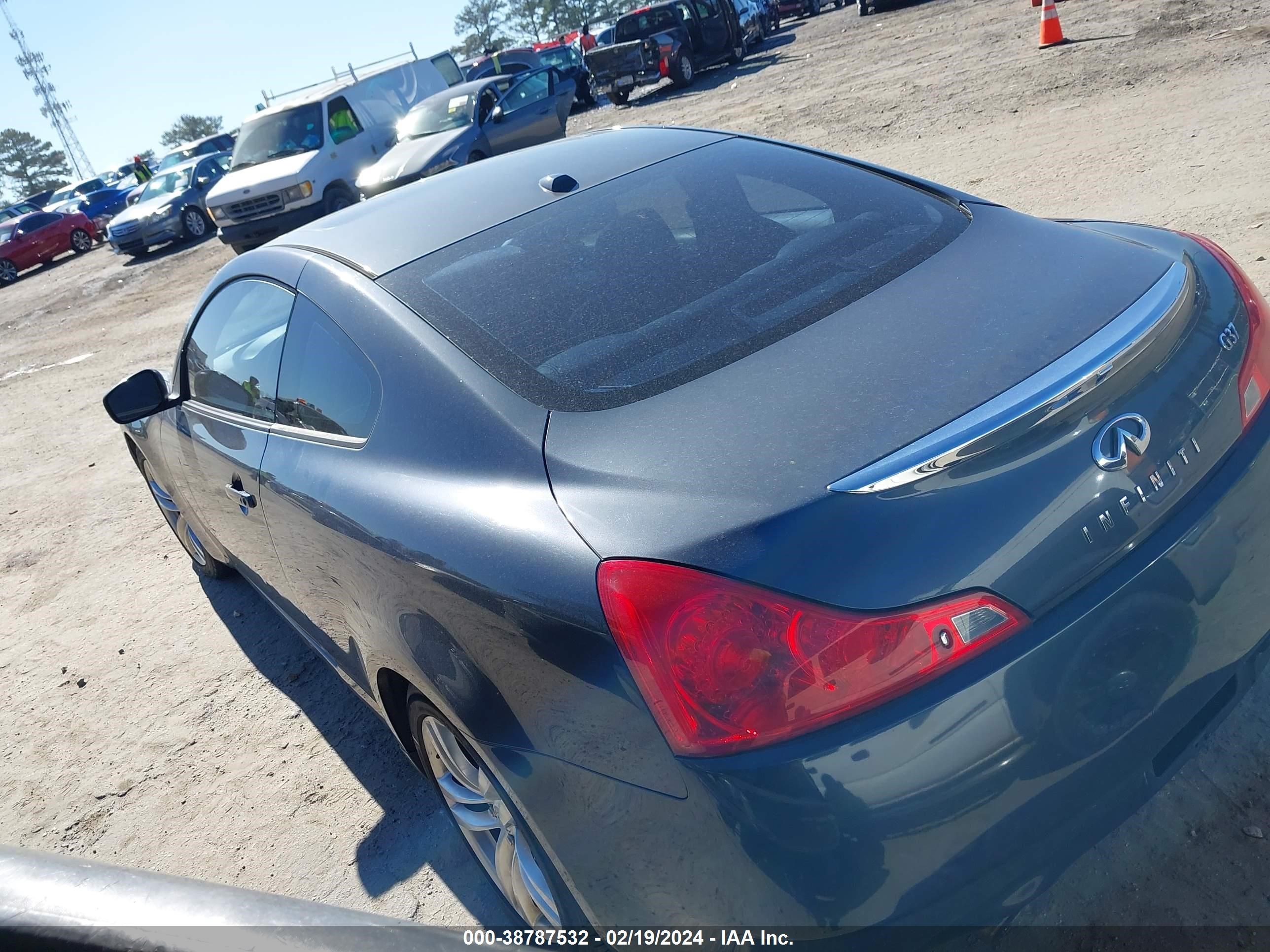 Photo 2 VIN: JNKCV64E68M108083 - INFINITI G 