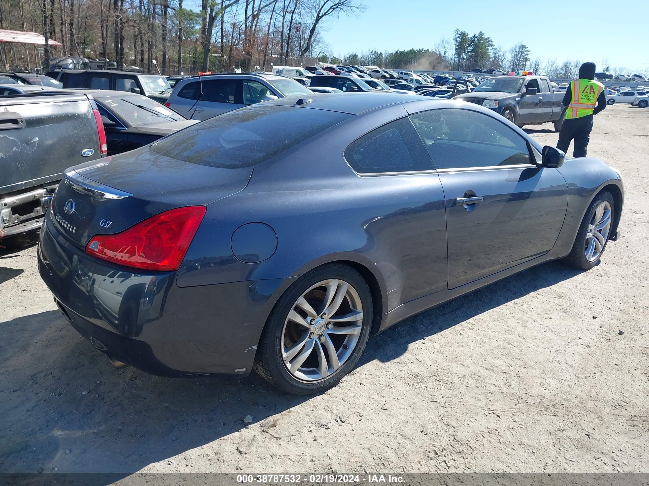 Photo 3 VIN: JNKCV64E68M108083 - INFINITI G 