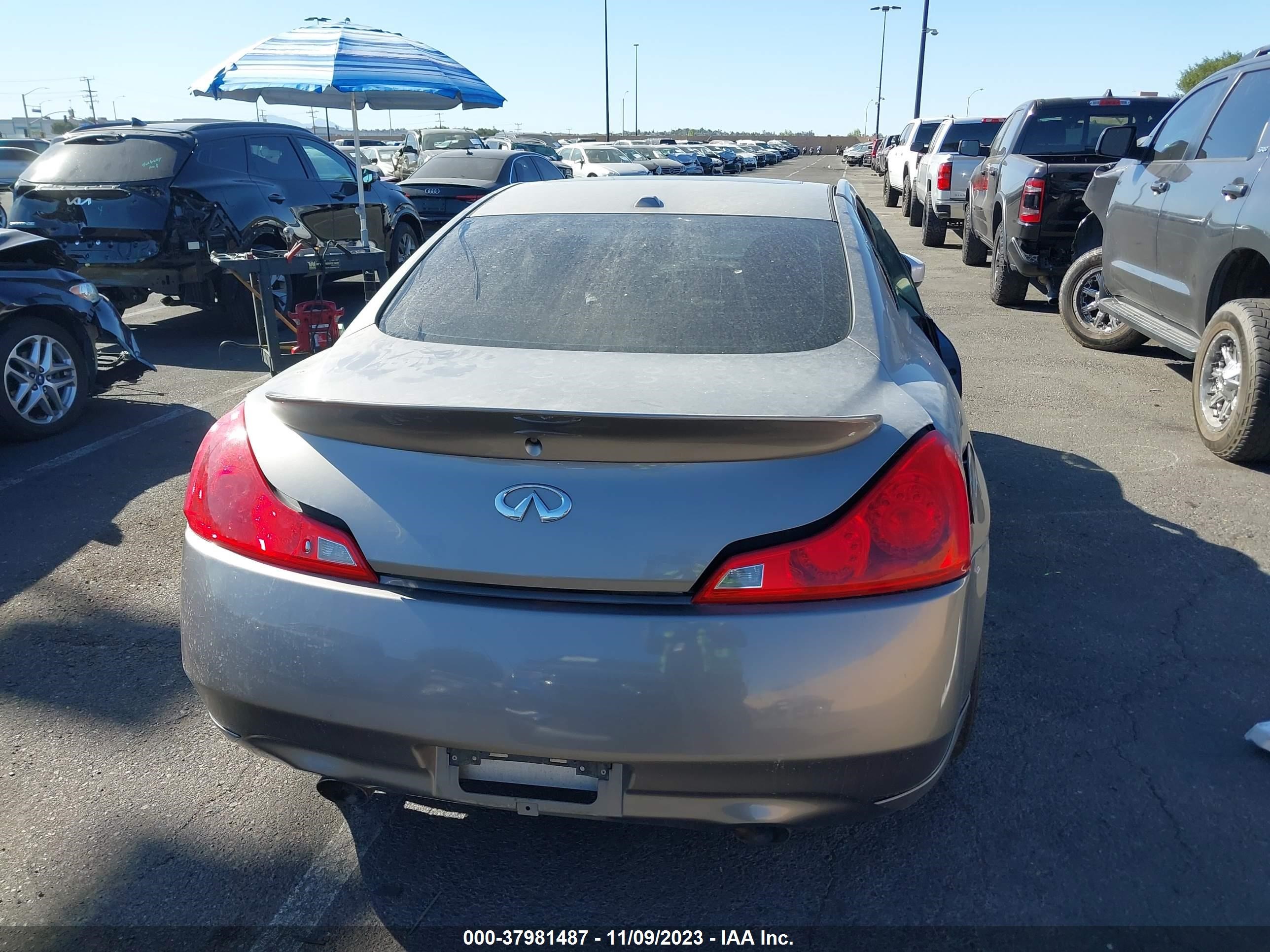 Photo 16 VIN: JNKCV64E68M125630 - INFINITI G 