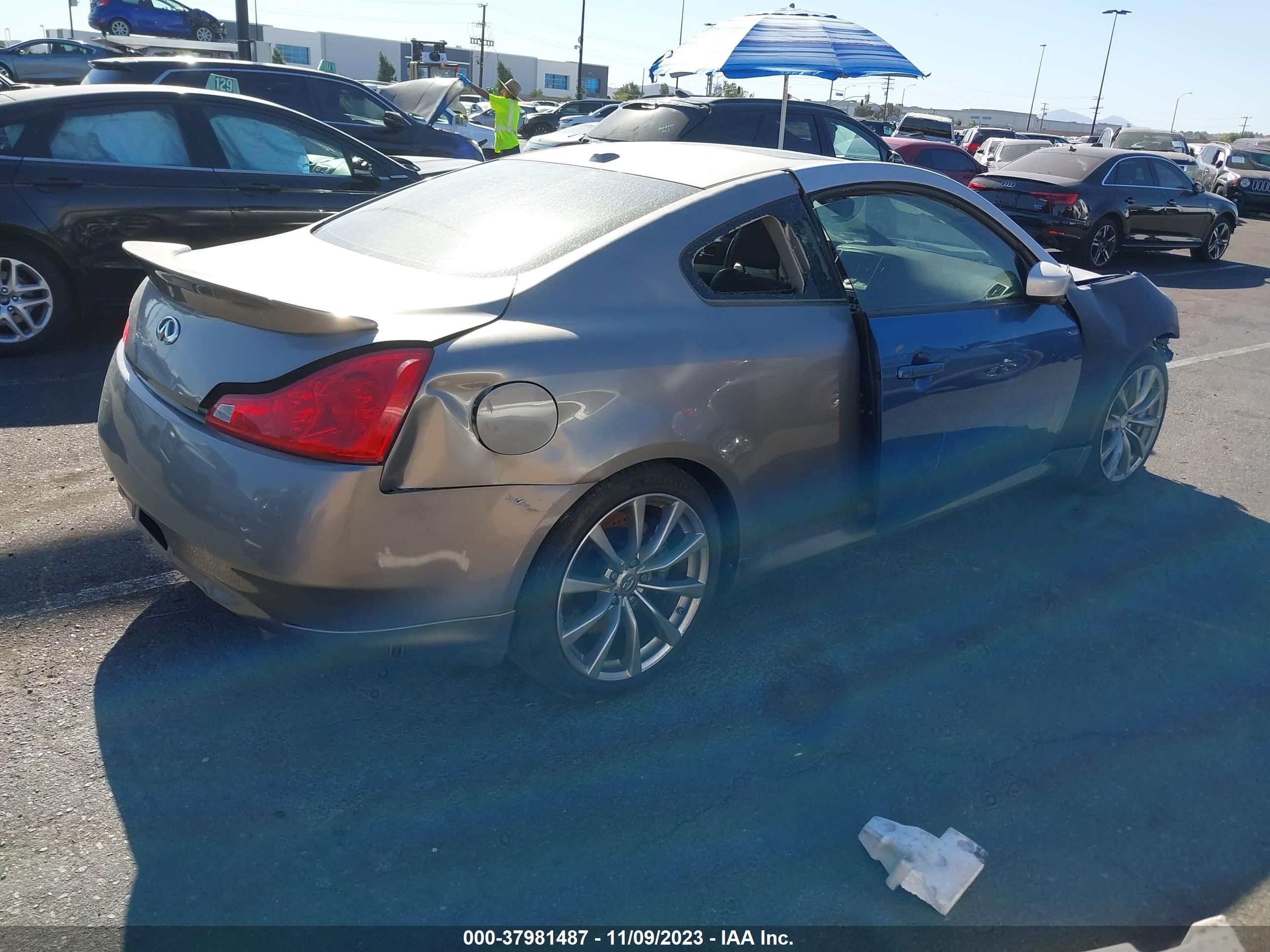 Photo 3 VIN: JNKCV64E68M125630 - INFINITI G 