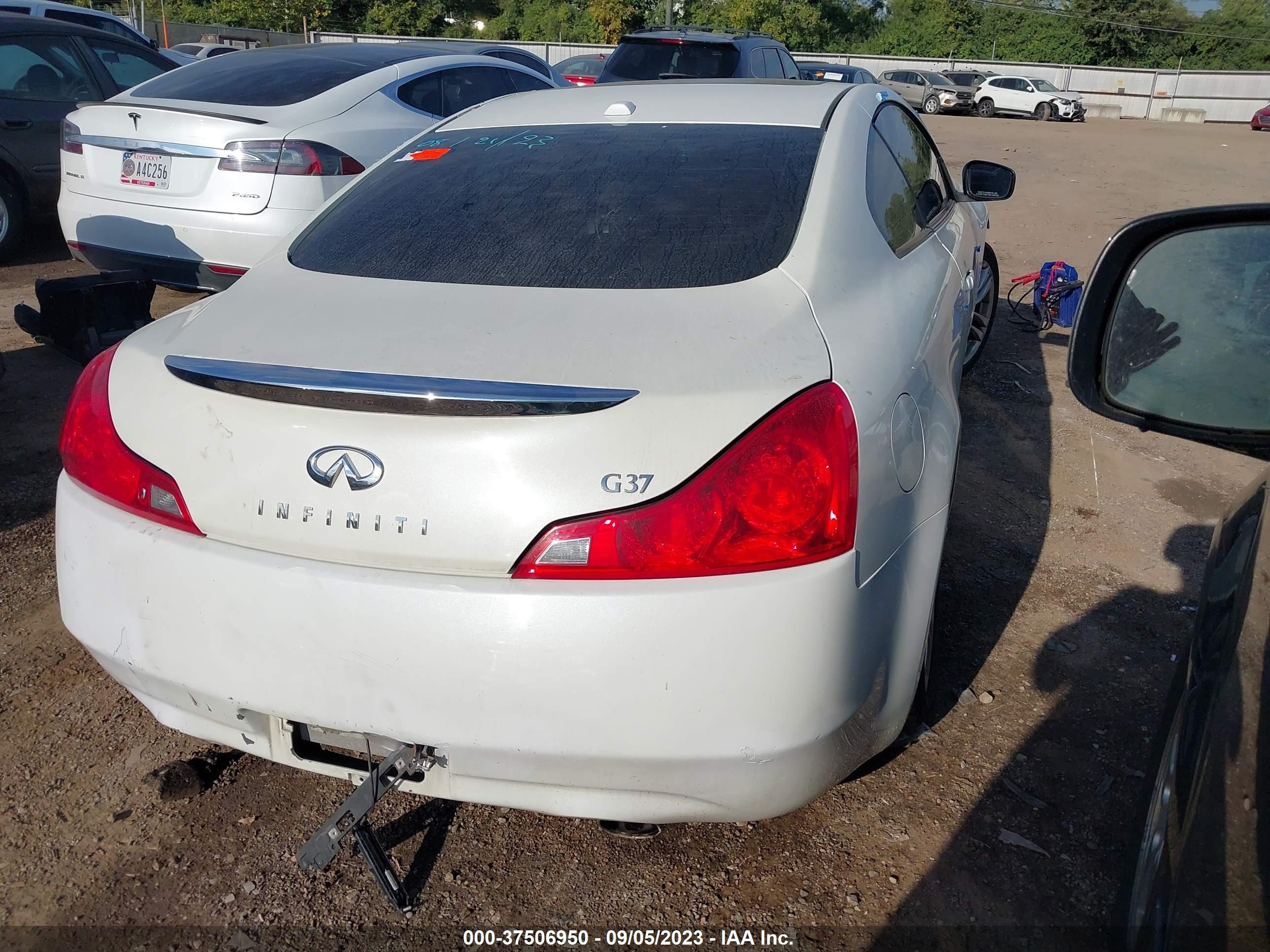 Photo 3 VIN: JNKCV64E78M130111 - INFINITI G 