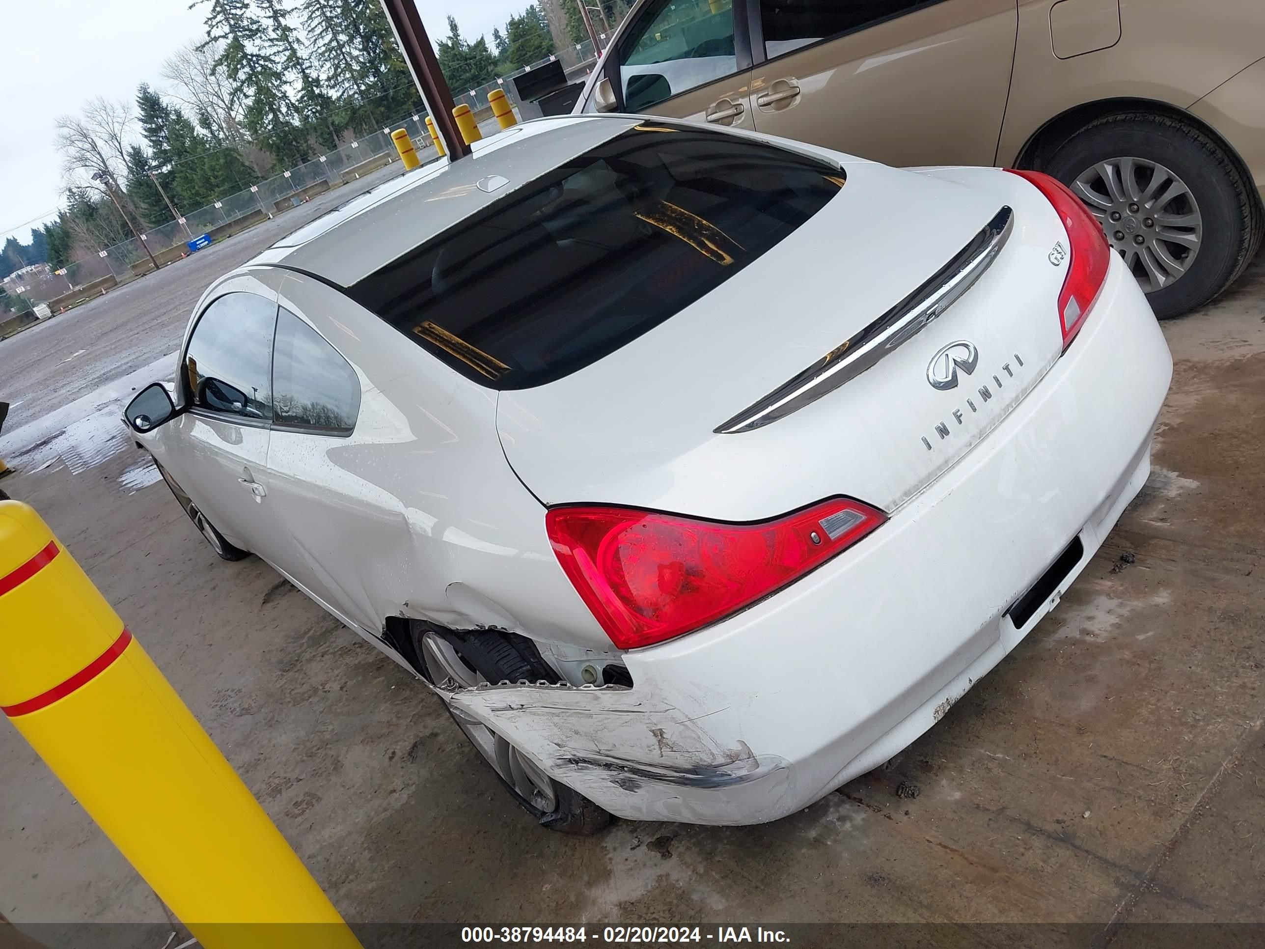 Photo 2 VIN: JNKCV64EX9M604764 - INFINITI G 