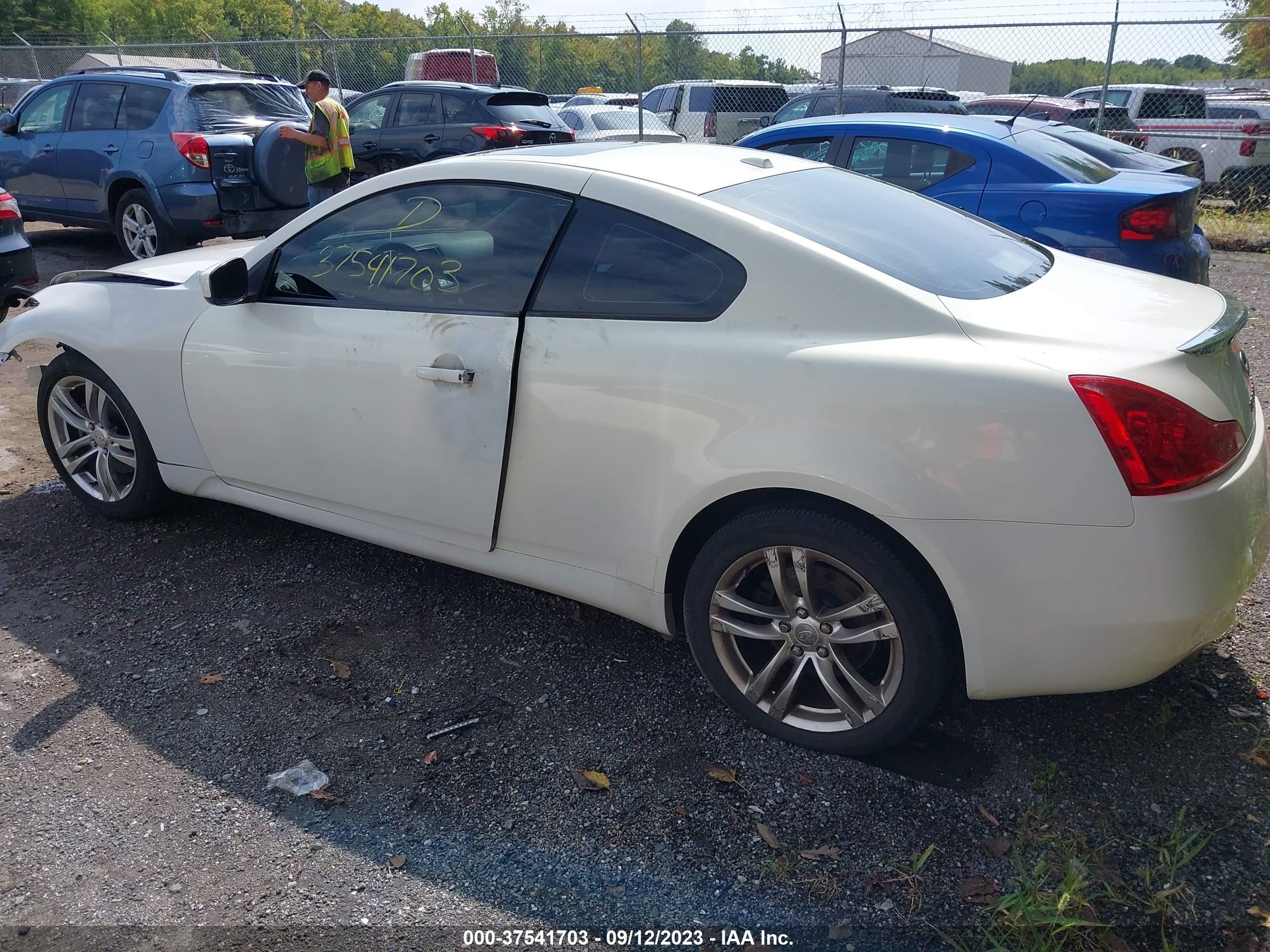 Photo 2 VIN: JNKCV64F09M652377 - INFINITI G 