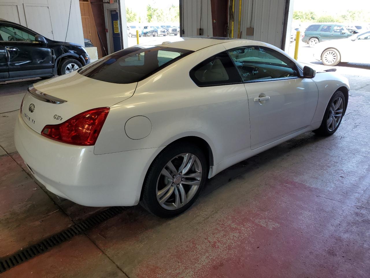 Photo 2 VIN: JNKCV64F69M653081 - INFINITI G 