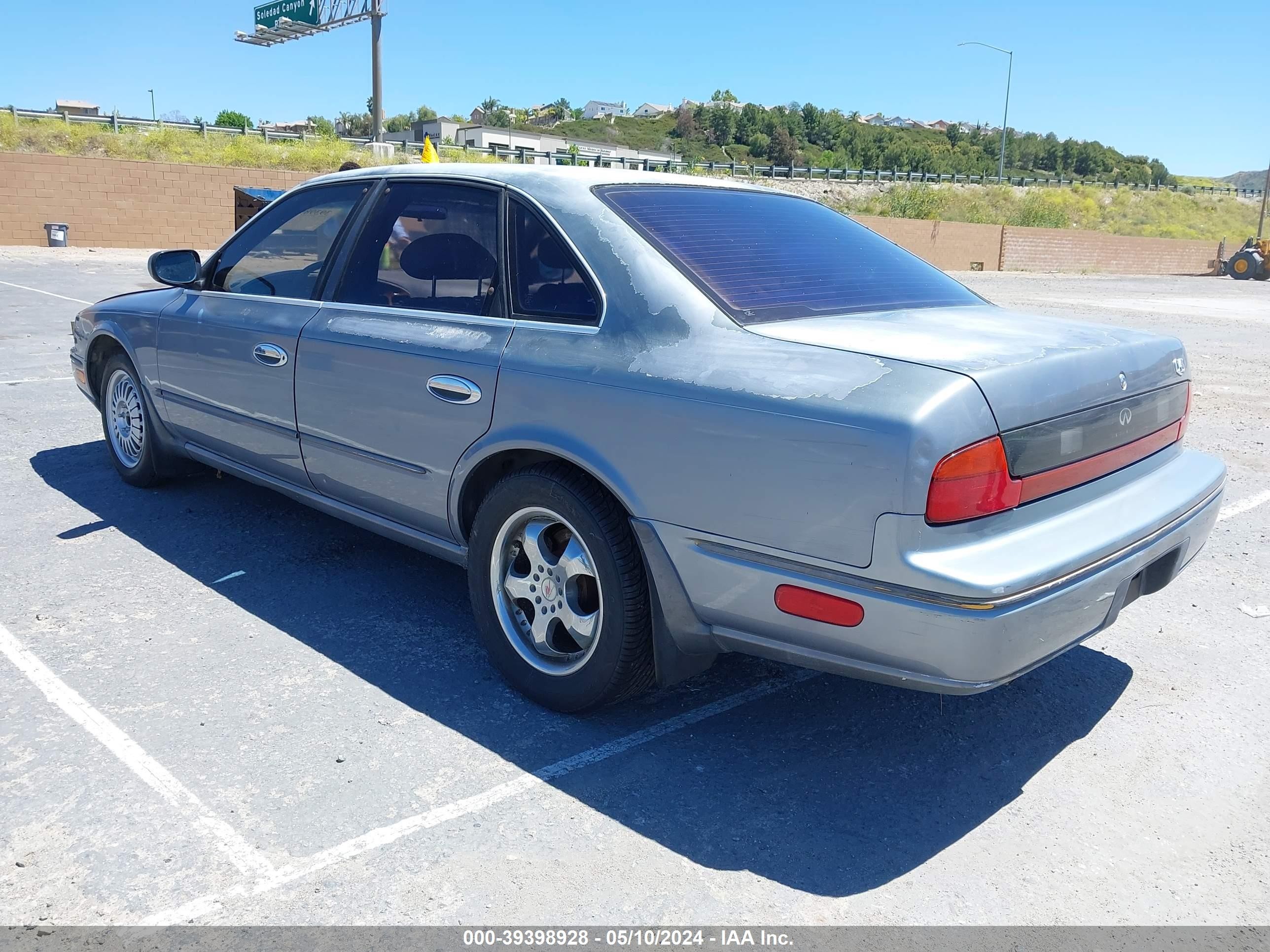 Photo 2 VIN: JNKNG01C0LM001302 - INFINITI Q45 