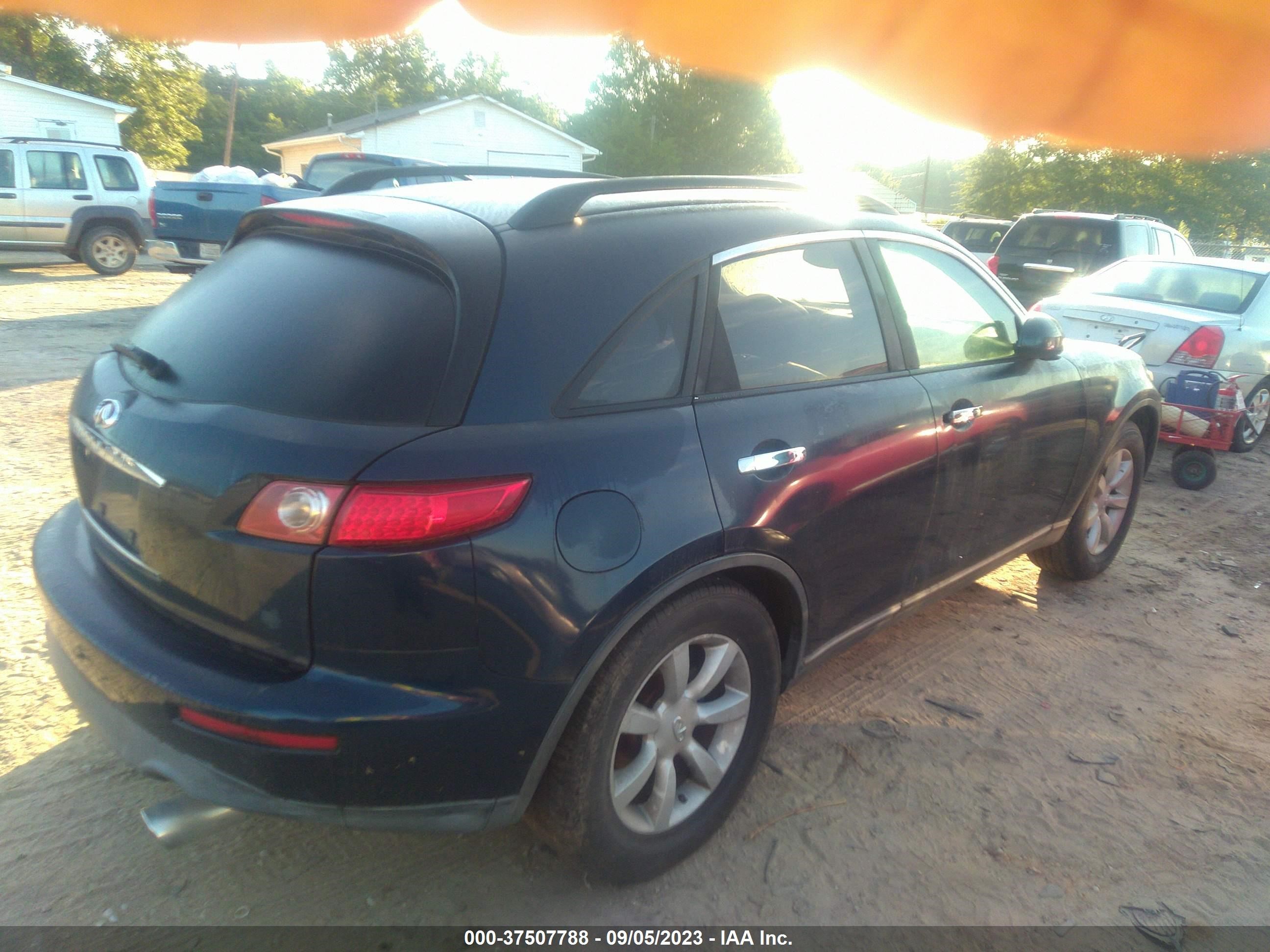 Photo 3 VIN: JNRAS08U05X100846 - INFINITI FX 