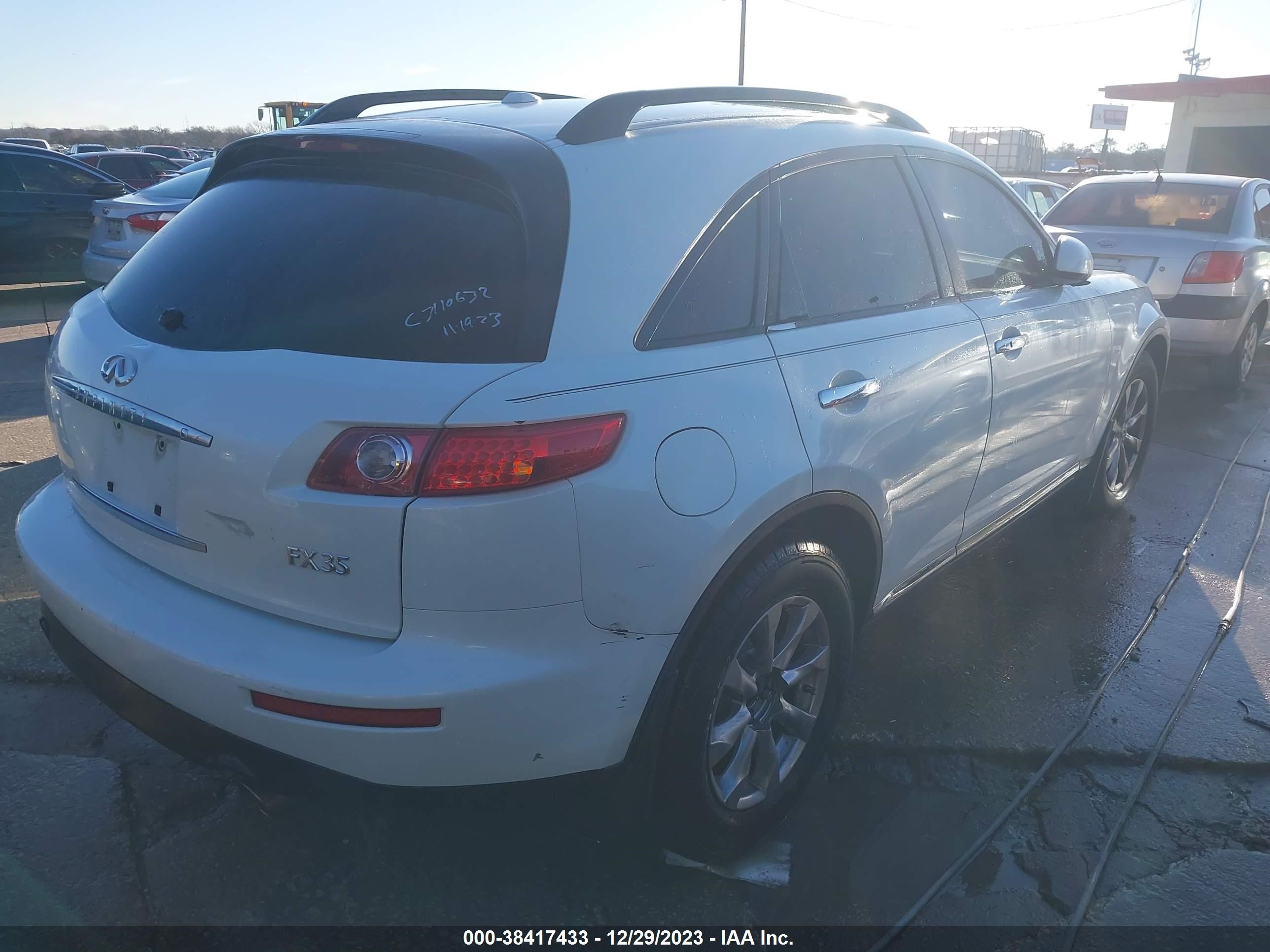 Photo 3 VIN: JNRAS08U48X103155 - INFINITI FX 