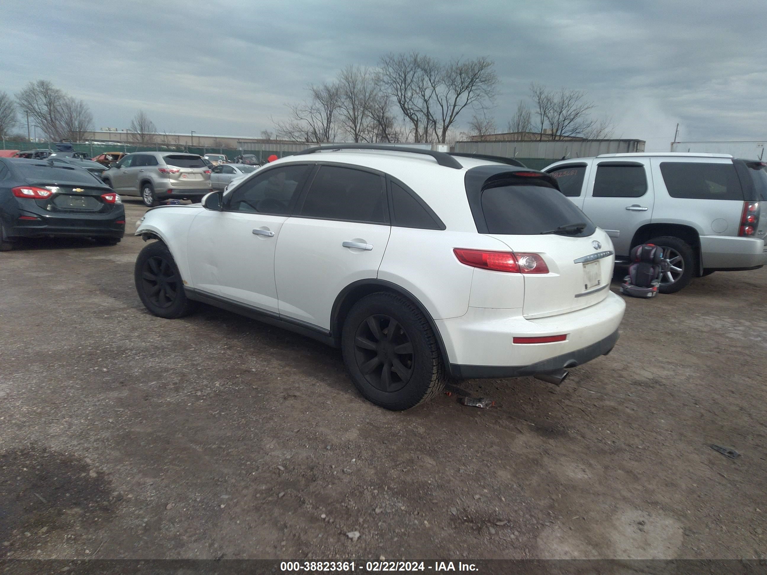 Photo 2 VIN: JNRAS08W24X218235 - INFINITI FX 