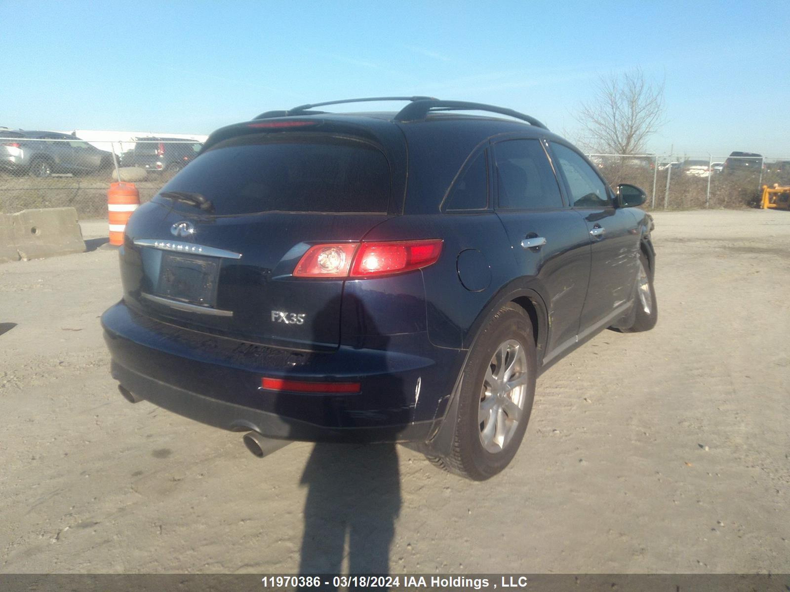 Photo 3 VIN: JNRAS08W27X205019 - INFINITI FX 