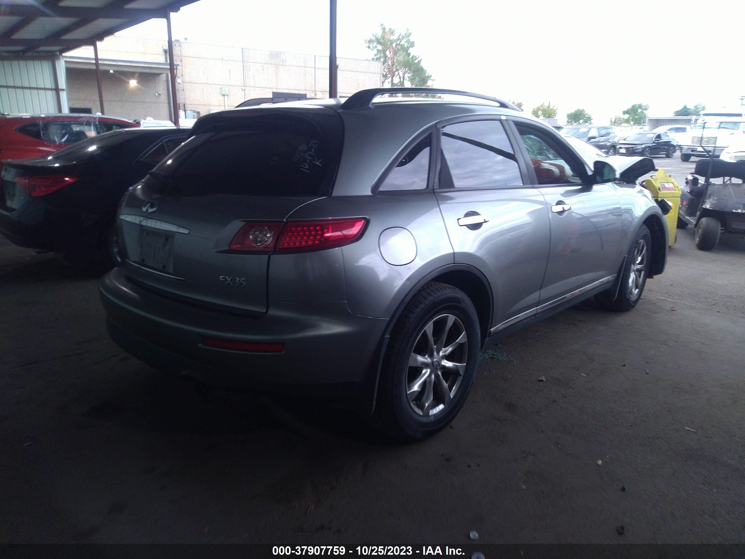 Photo 3 VIN: JNRAS08W37X210472 - INFINITI FX 