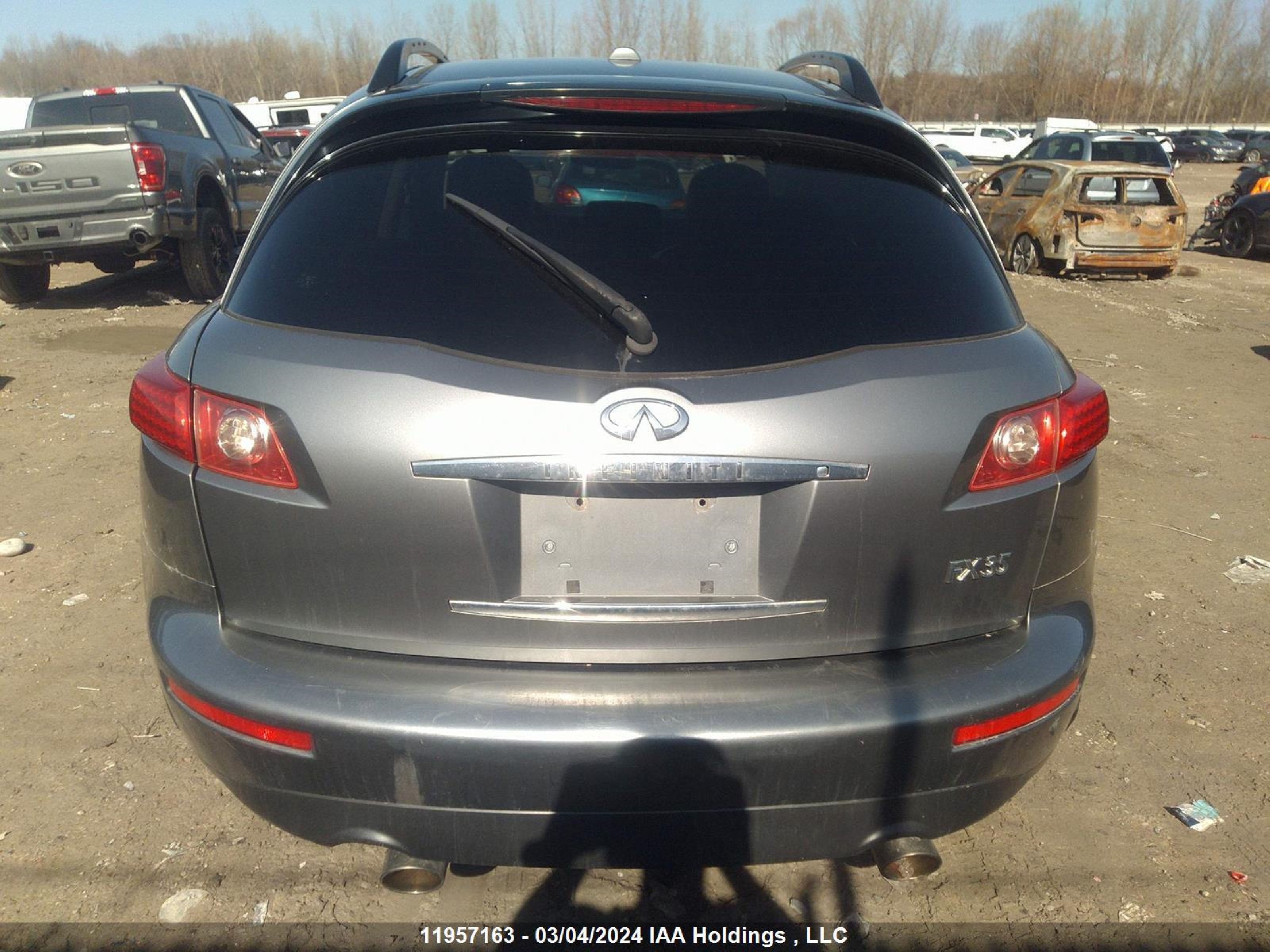 Photo 15 VIN: JNRAS08W58X204108 - INFINITI FX 