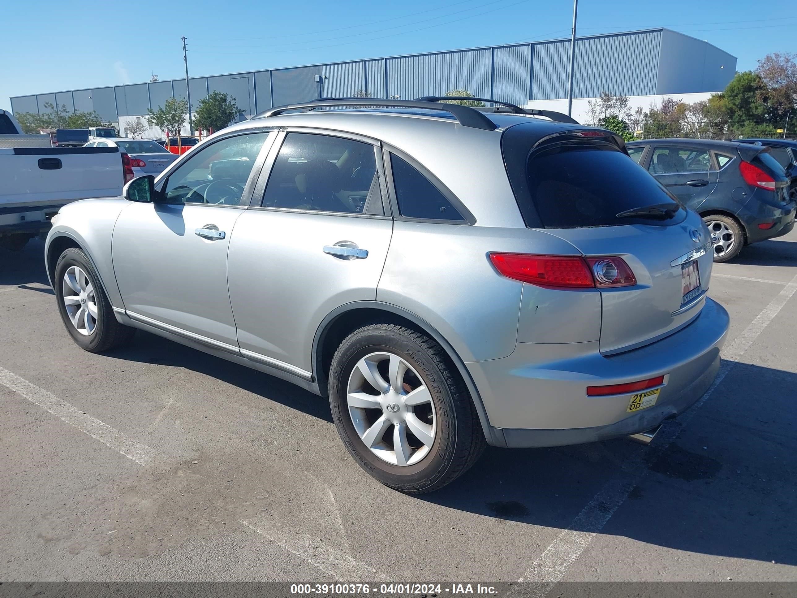 Photo 2 VIN: JNRAS08W94X216353 - INFINITI FX 