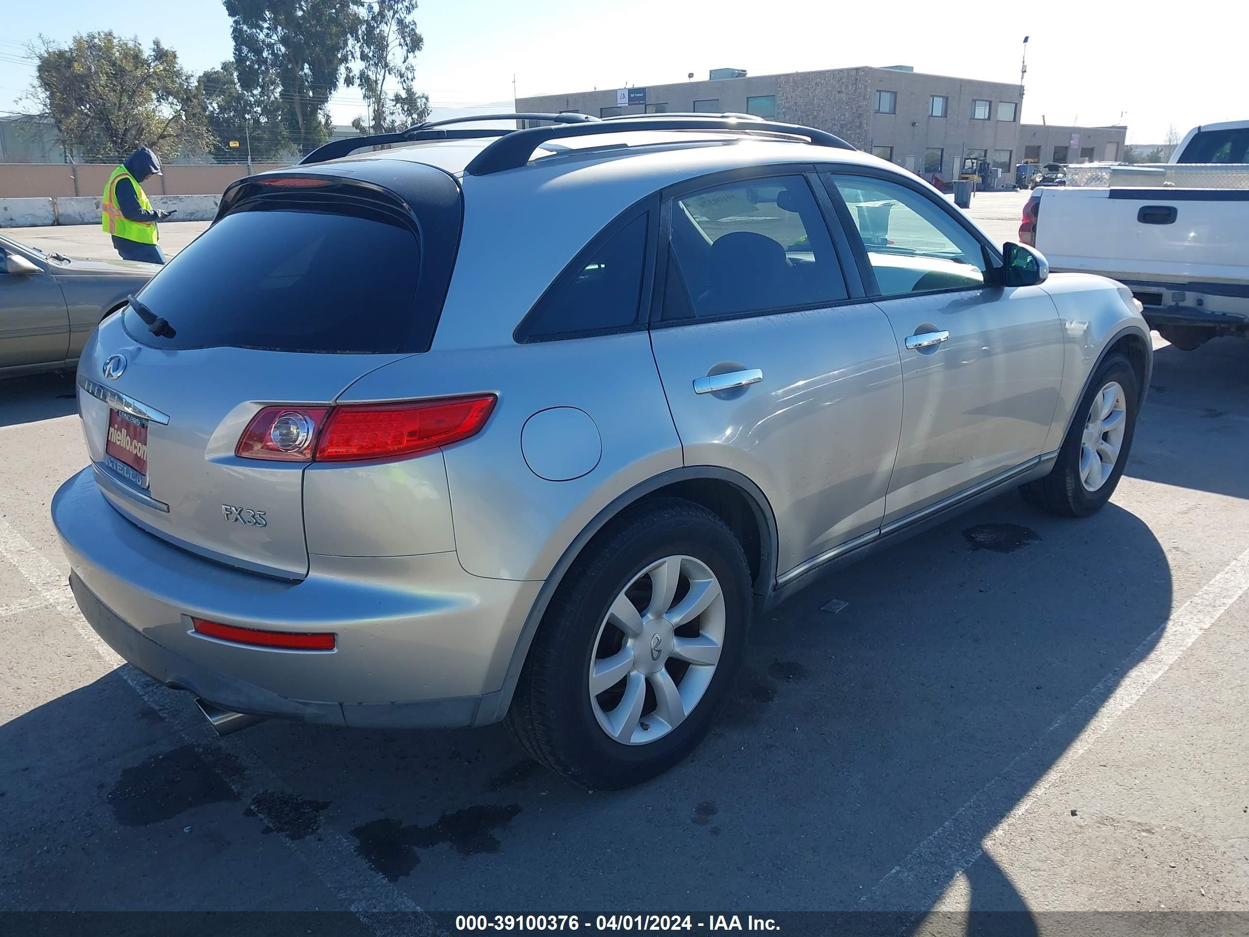 Photo 3 VIN: JNRAS08W94X216353 - INFINITI FX 