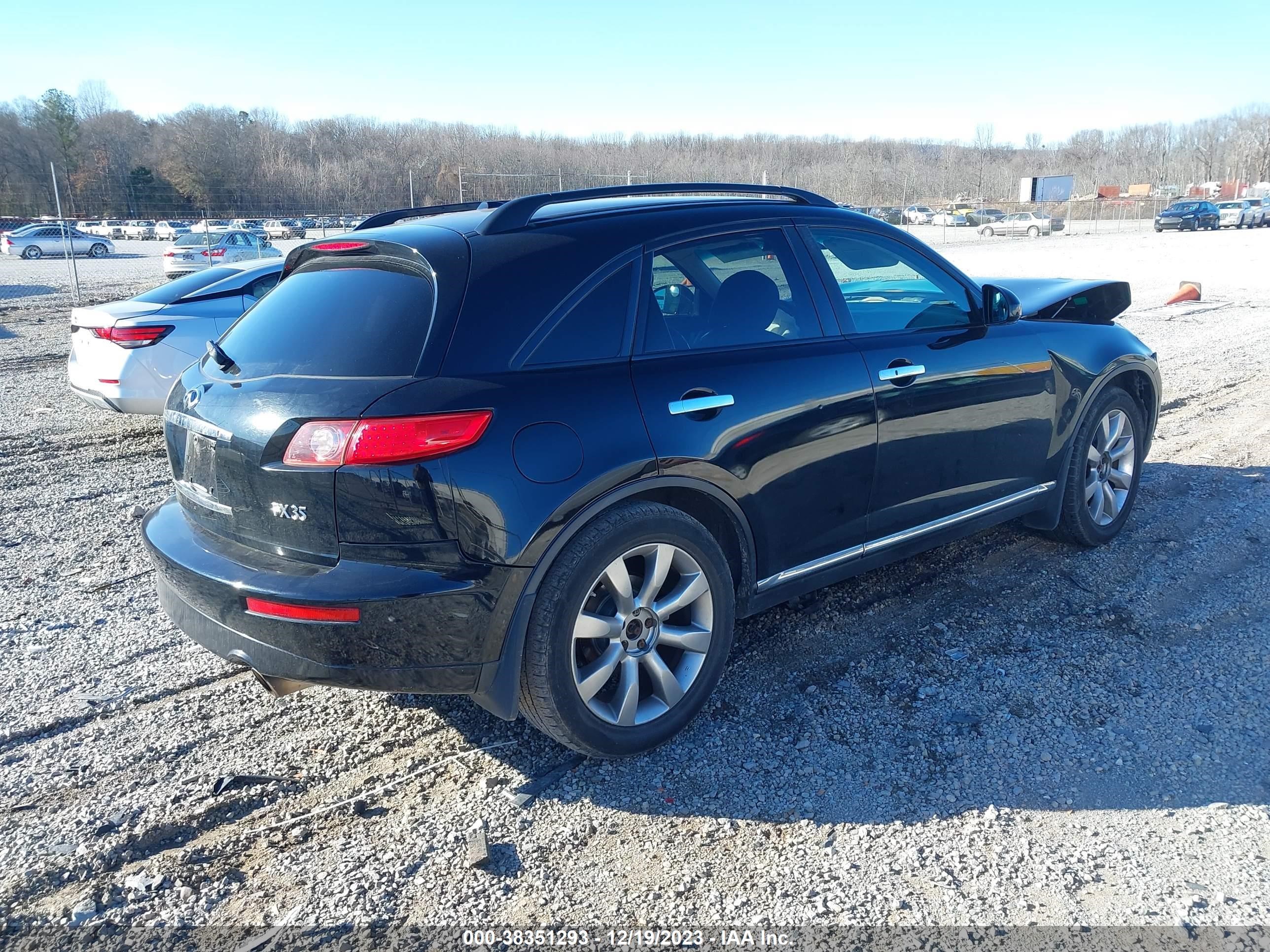 Photo 3 VIN: JNRAS08W98X209182 - INFINITI FX 