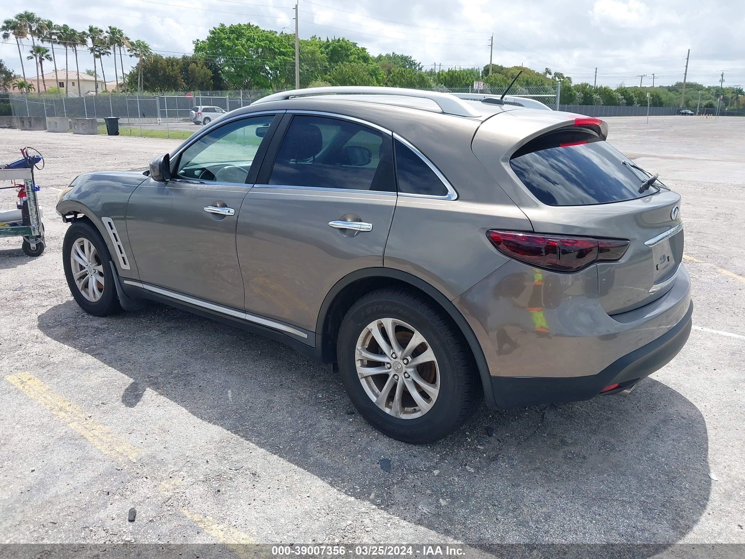 Photo 2 VIN: JNRAS18U39M101535 - INFINITI FX 