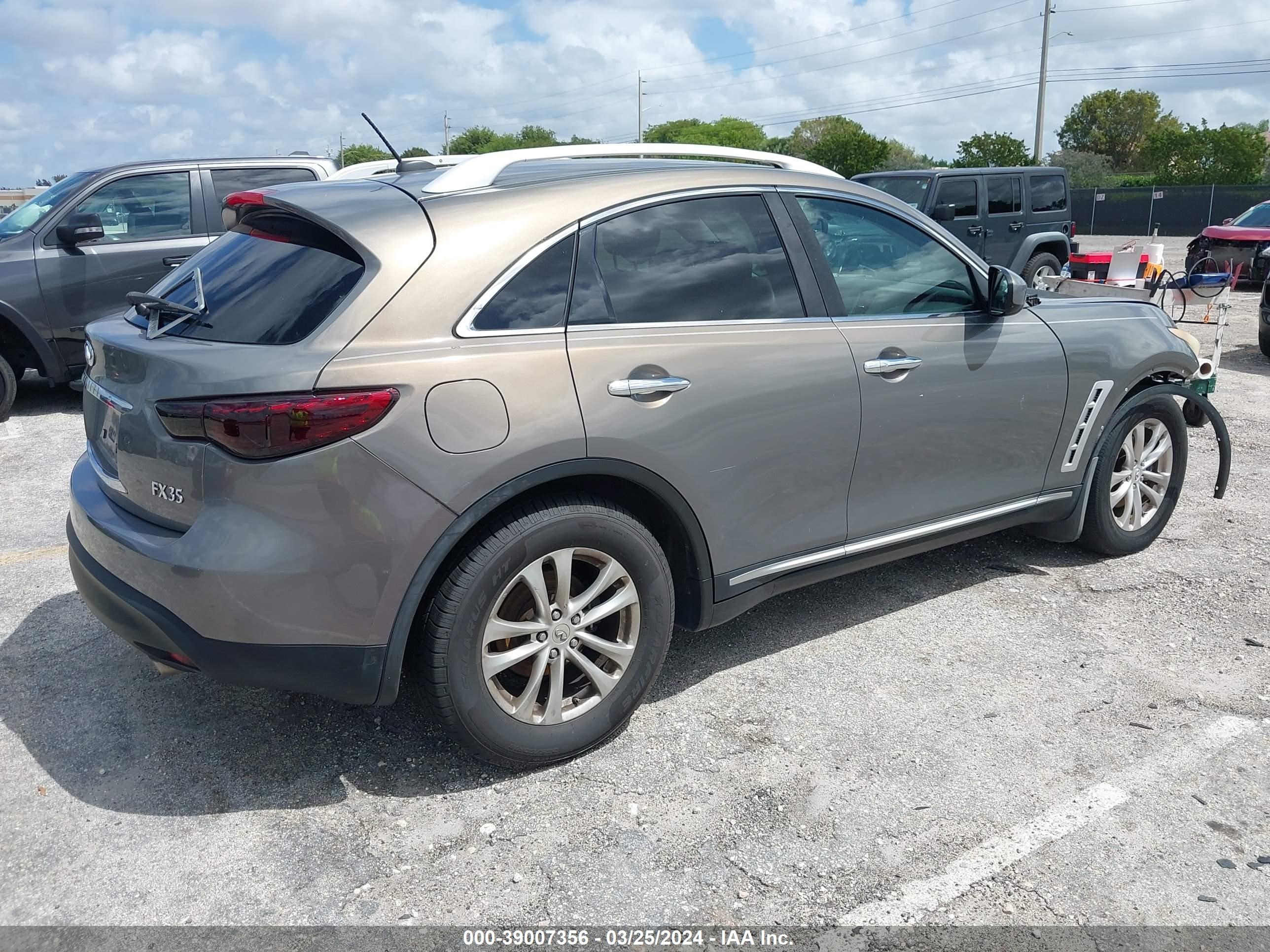 Photo 3 VIN: JNRAS18U39M101535 - INFINITI FX 