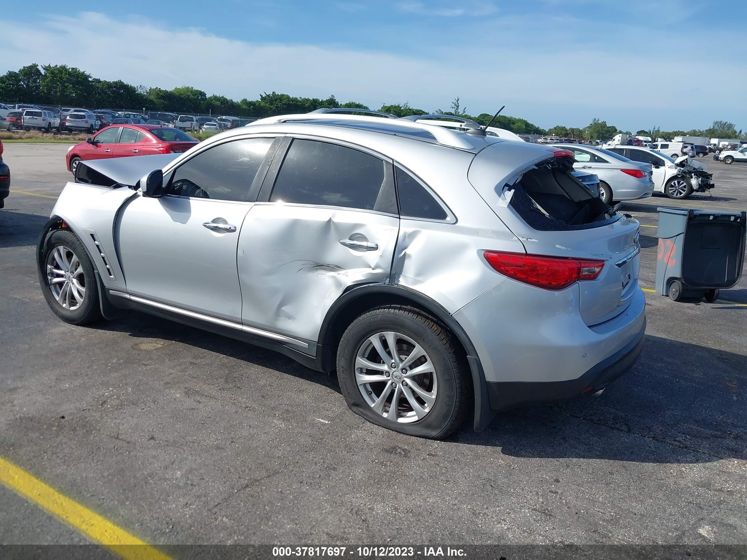 Photo 2 VIN: JNRAS18U79M103823 - INFINITI FX 