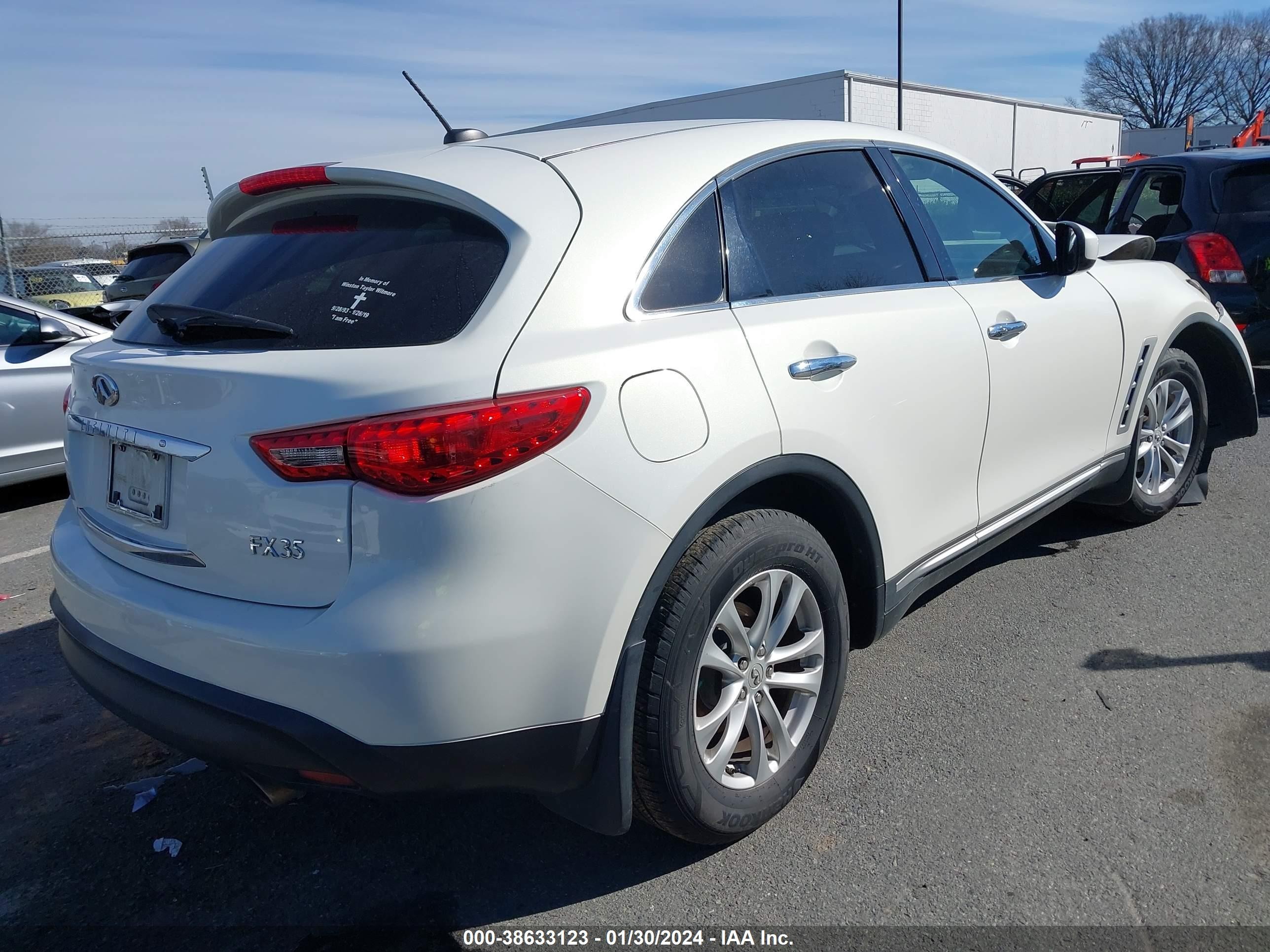 Photo 3 VIN: JNRAS18W09M150788 - INFINITI FX 