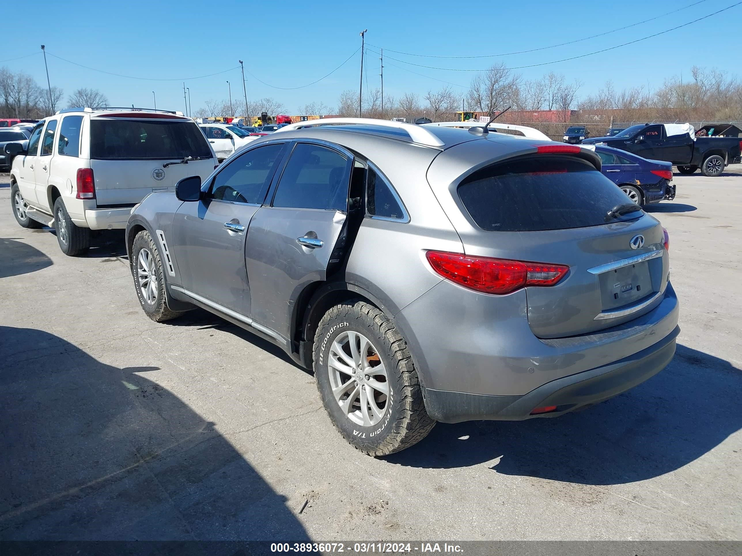 Photo 2 VIN: JNRAS18W29M153031 - INFINITI FX 