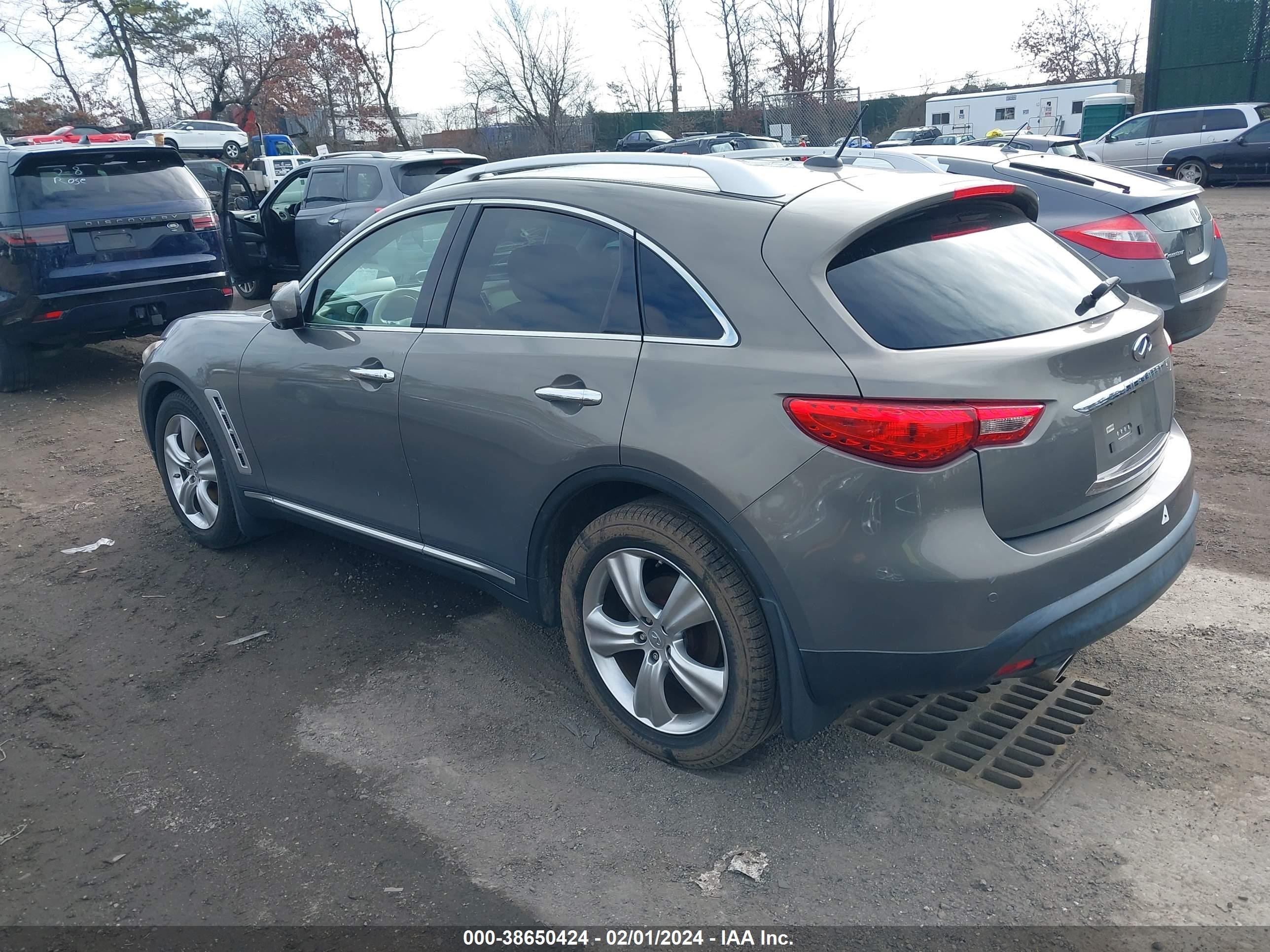 Photo 2 VIN: JNRAS18W59M152035 - INFINITI FX 