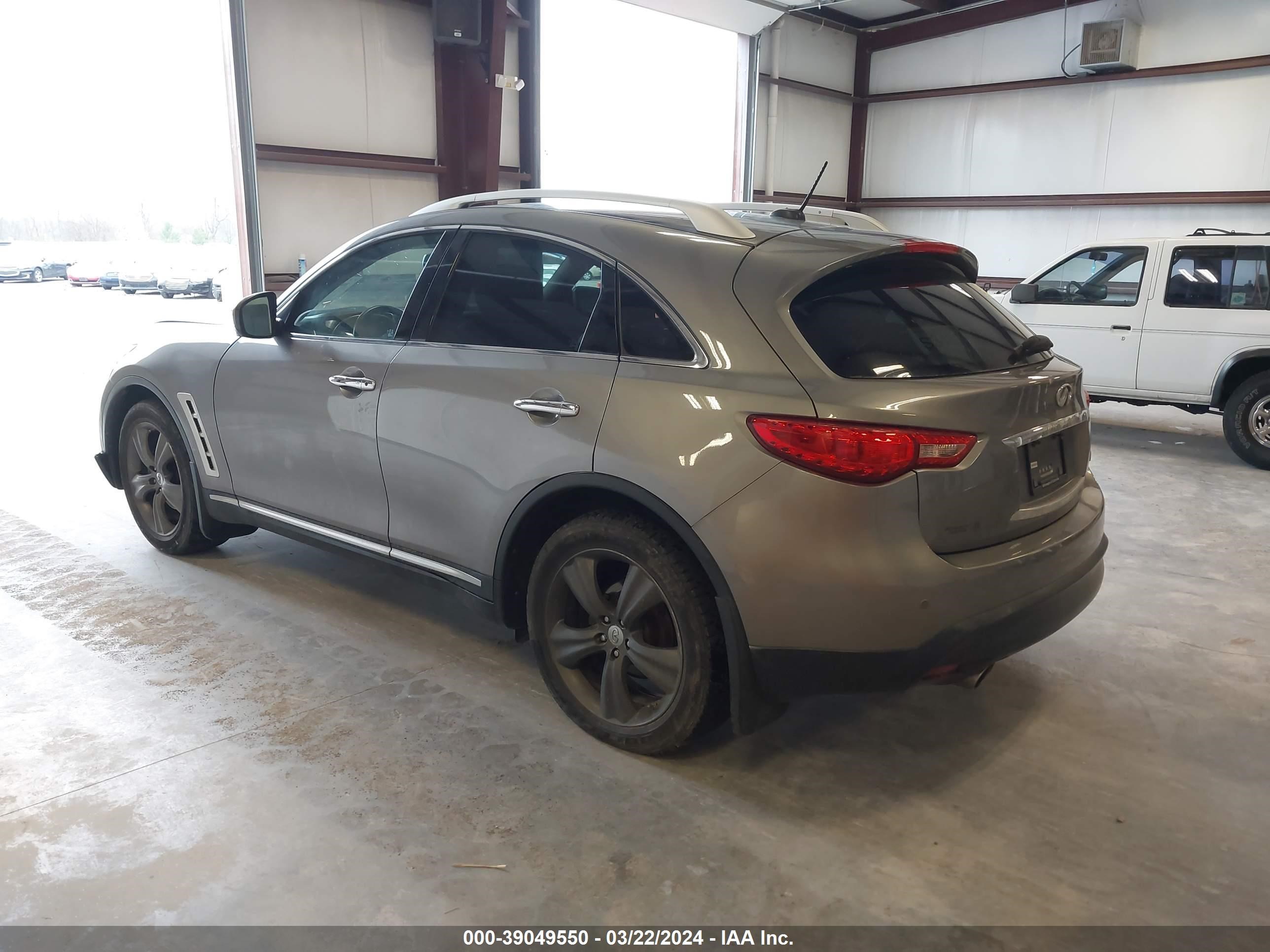 Photo 2 VIN: JNRAS18W69M150570 - INFINITI FX 