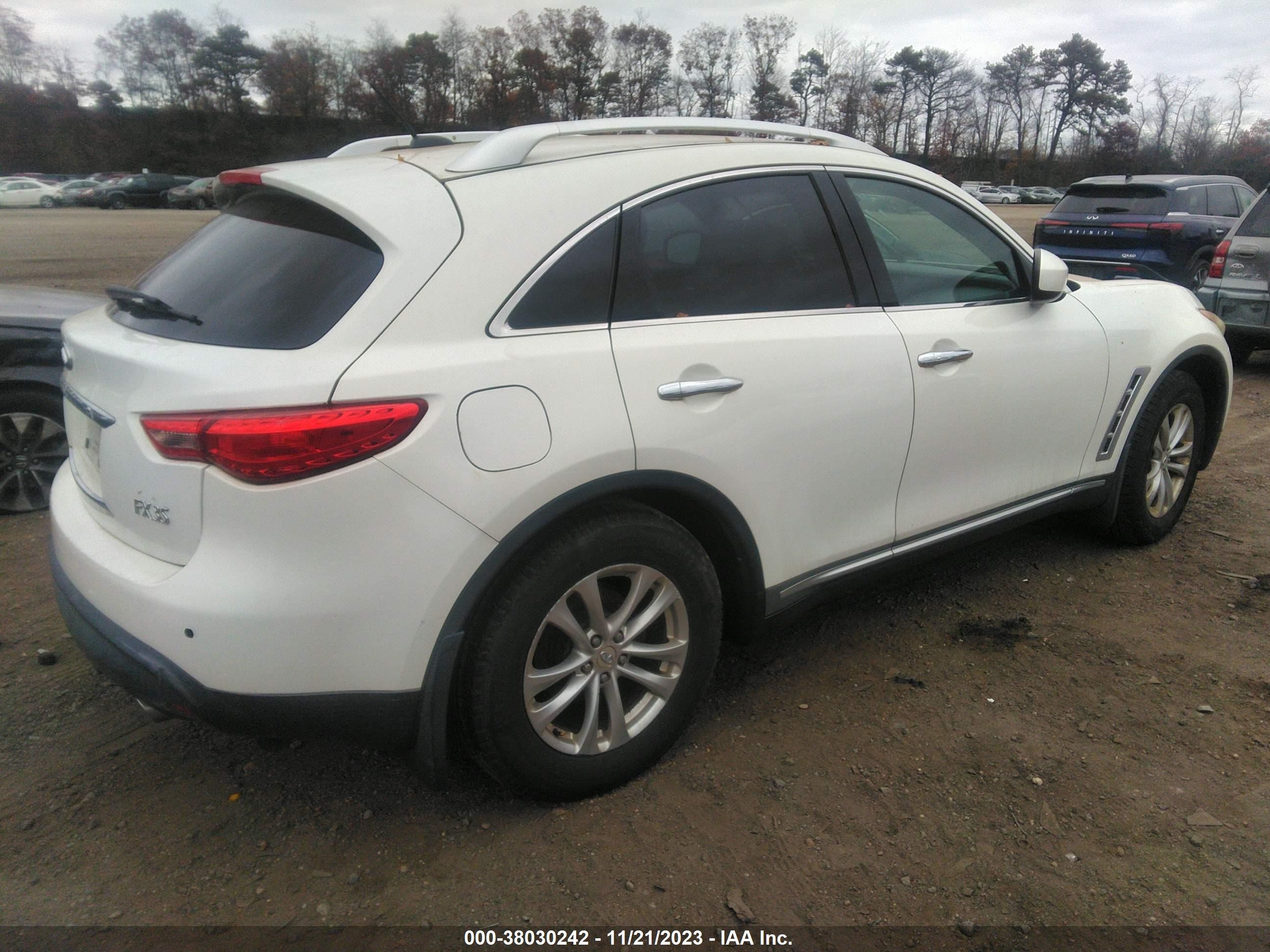 Photo 3 VIN: JNRAS18W69M152612 - INFINITI FX 