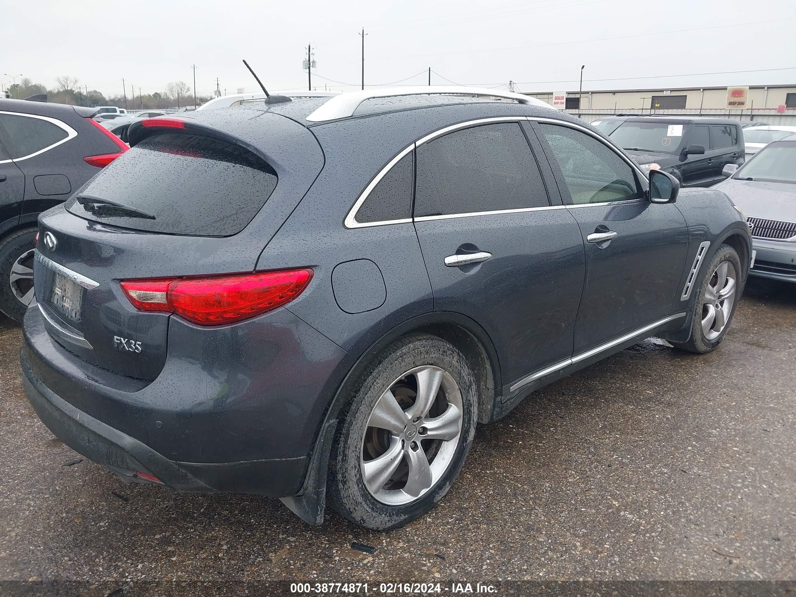 Photo 3 VIN: JNRAS18W69M158104 - INFINITI FX 