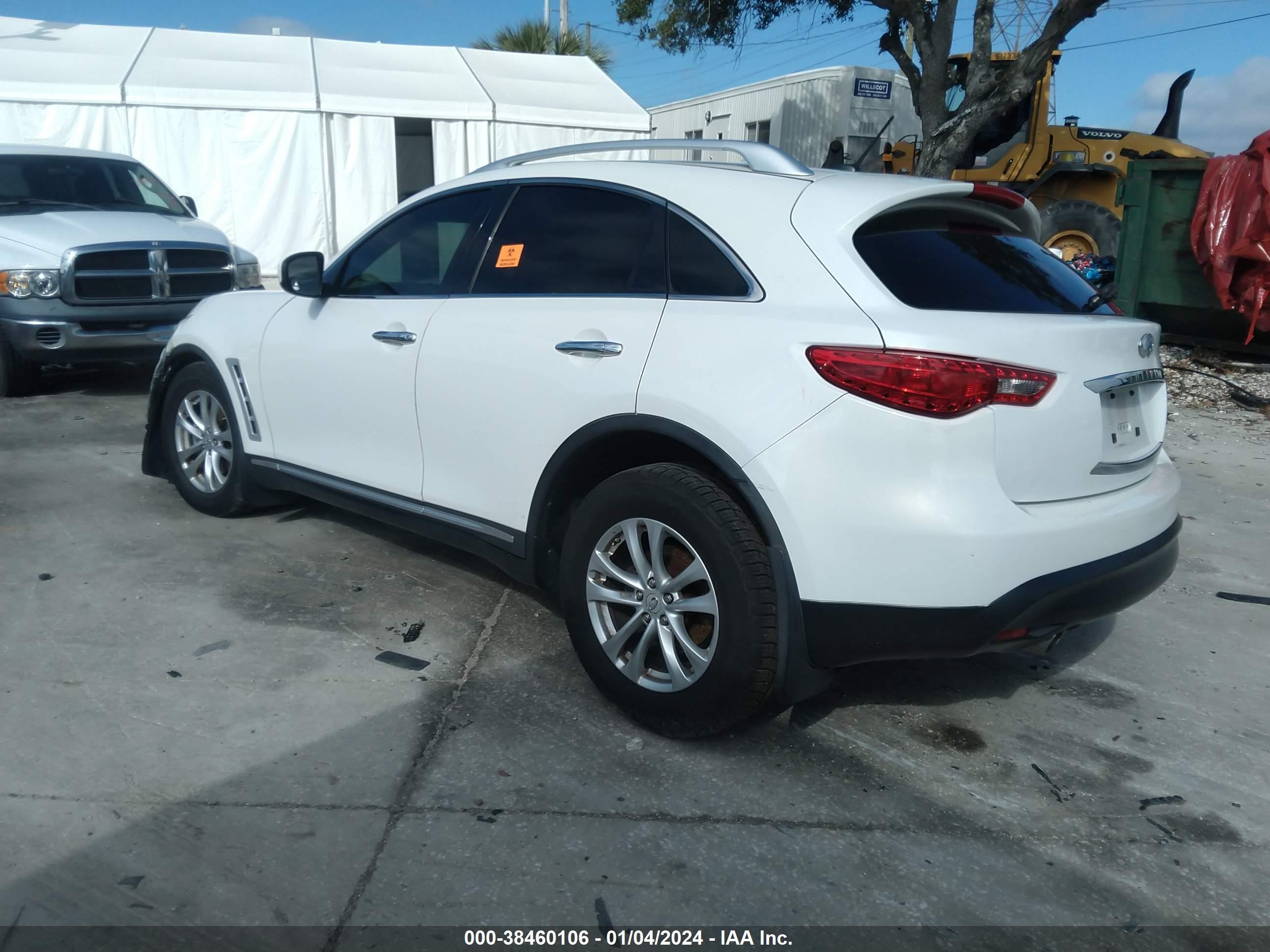 Photo 2 VIN: JNRAS18W79M157818 - INFINITI FX 